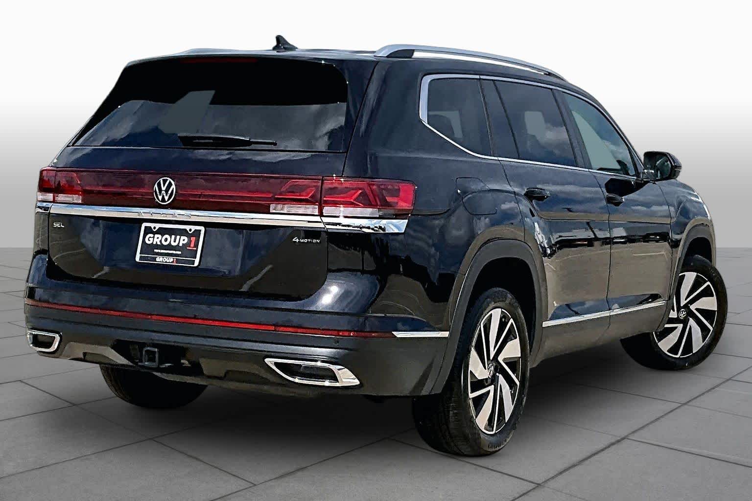 2025 Volkswagen Atlas photo 13 of 34