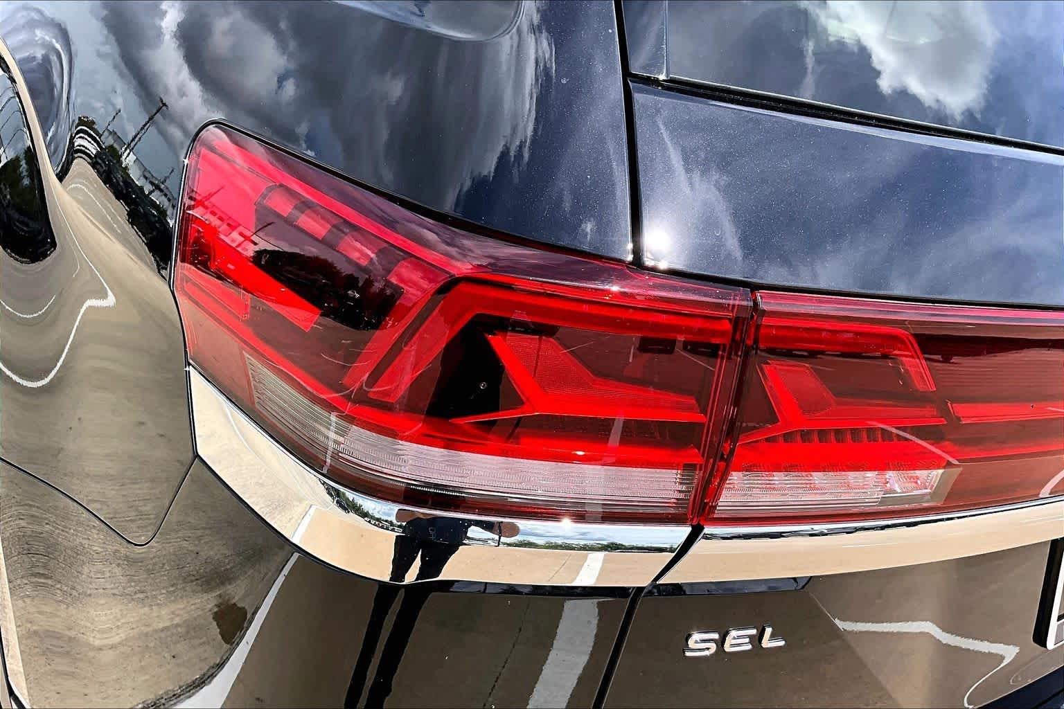 2025 Volkswagen Atlas photo 28 of 34