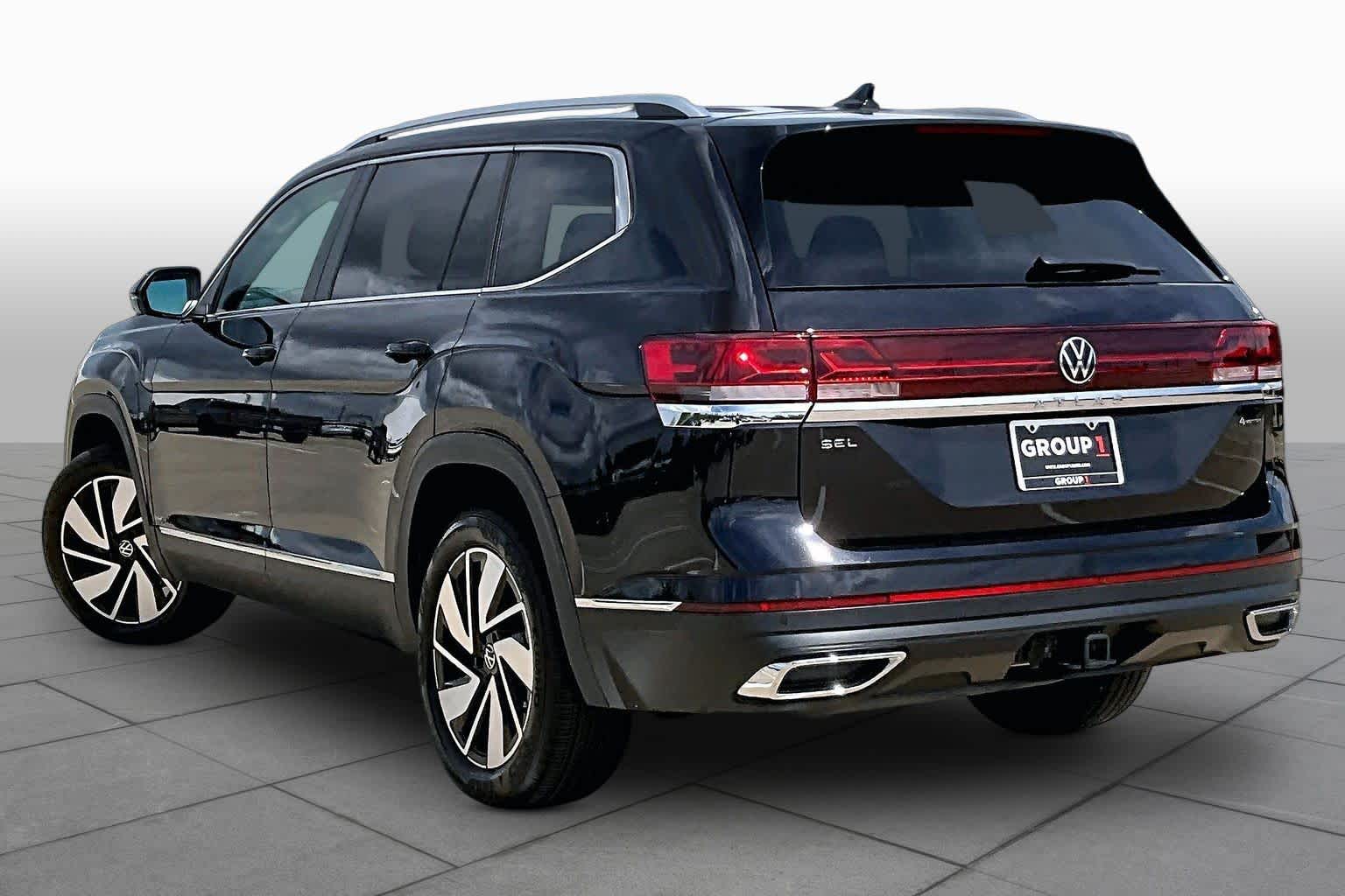 2025 Volkswagen Atlas photo 12 of 34