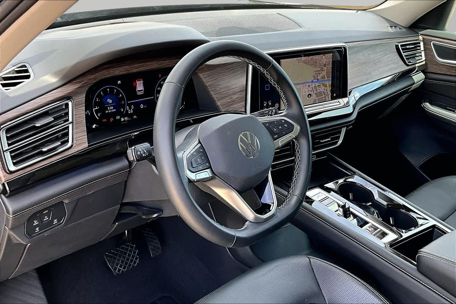 2025 Volkswagen Atlas photo 17 of 34
