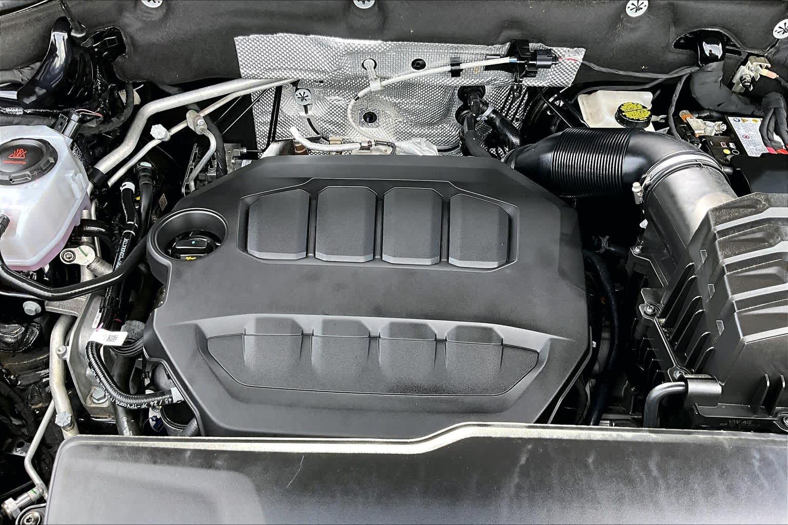 2025 Volkswagen Atlas photo 32 of 34