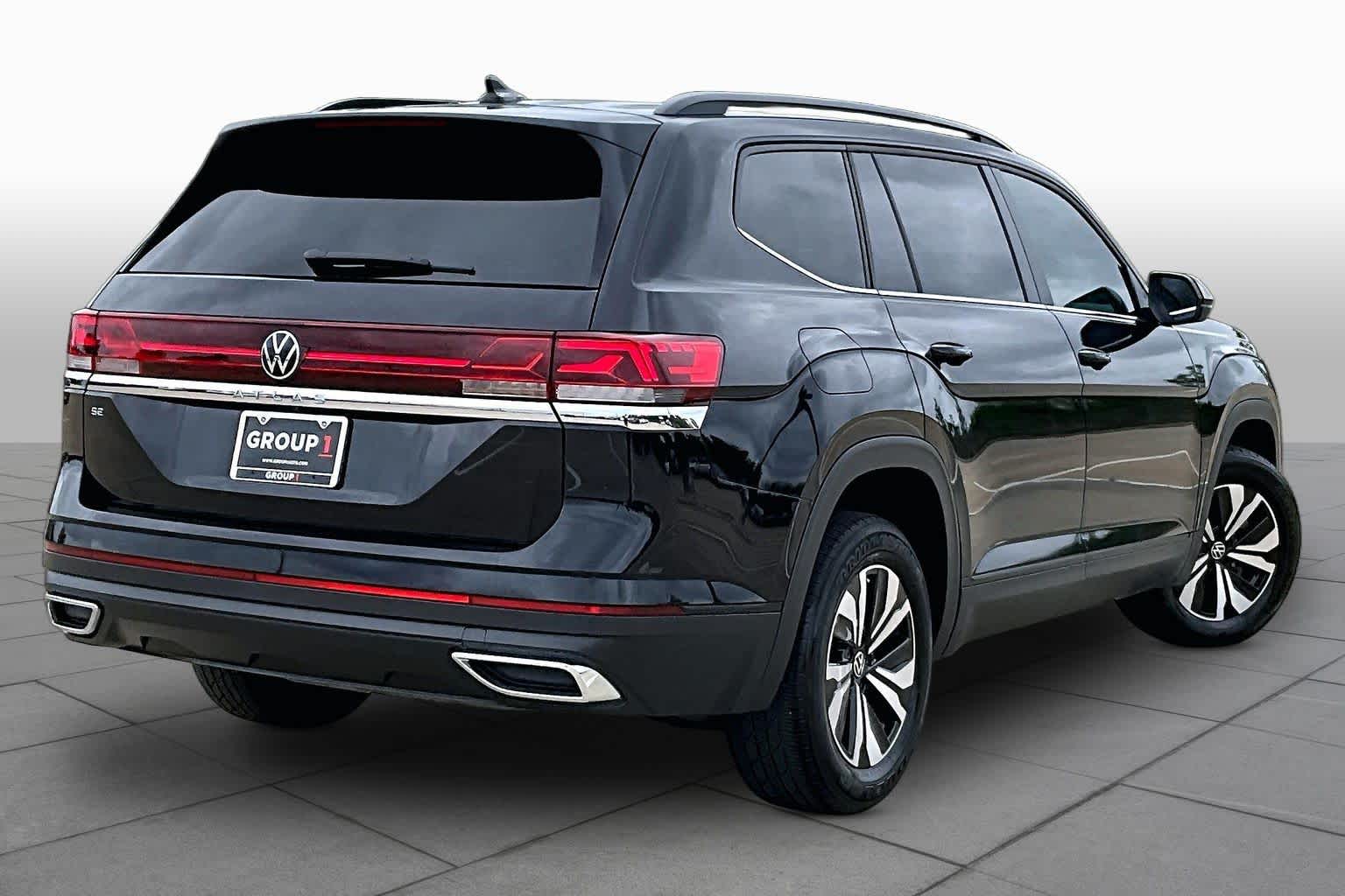 2024 Volkswagen Atlas 2.0T SE Deep Black Pearl at AutoNation Chrysler Jeep Dodge Ram Spring