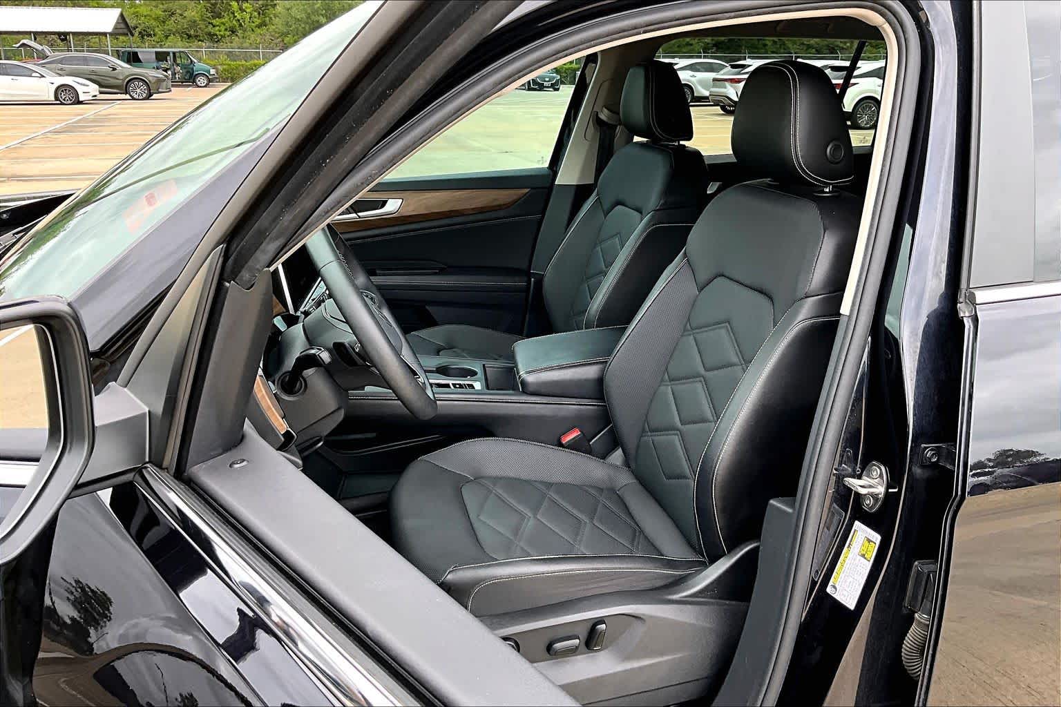 2024 Volkswagen Atlas 2.0T SE Deep Black Pearl at AutoNation Chrysler Jeep Dodge Ram Spring