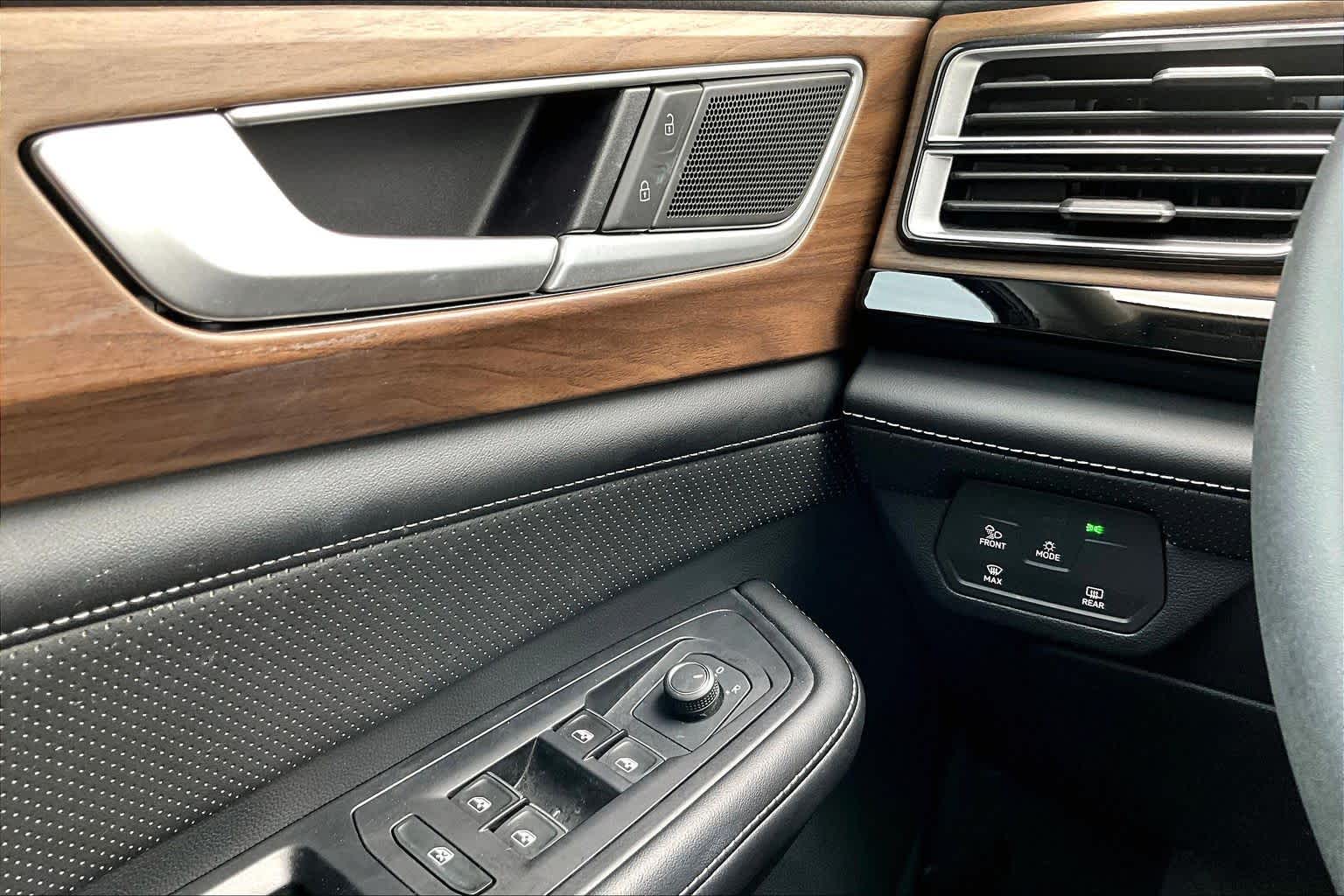 2024 Volkswagen Atlas 2.0T SE Deep Black Pearl at AutoNation Chrysler Jeep Dodge Ram Spring