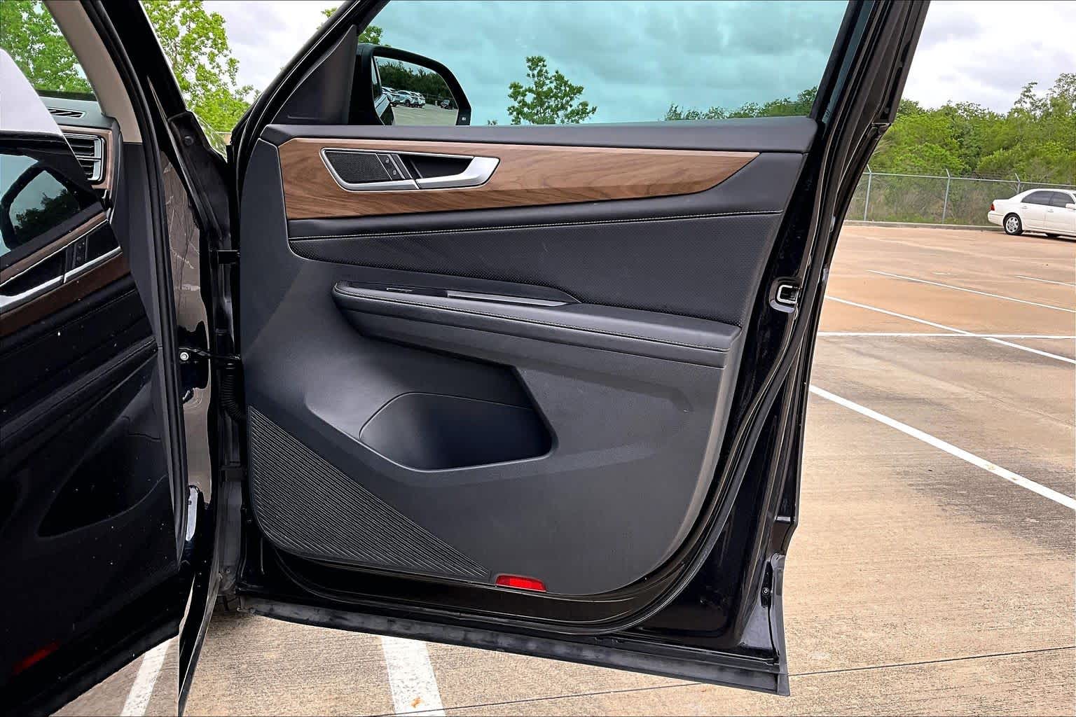 2024 Volkswagen Atlas 2.0T SE Deep Black Pearl at AutoNation Chrysler Jeep Dodge Ram Spring