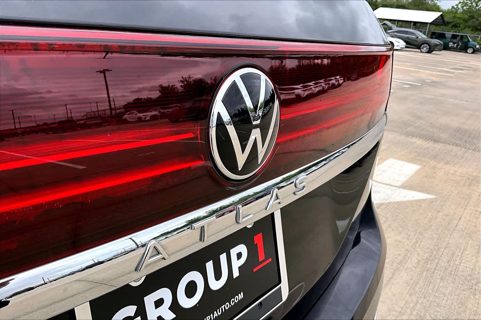 2024 Volkswagen Atlas 2.0T SE Deep Black Pearl at AutoNation Chrysler Jeep Dodge Ram Spring