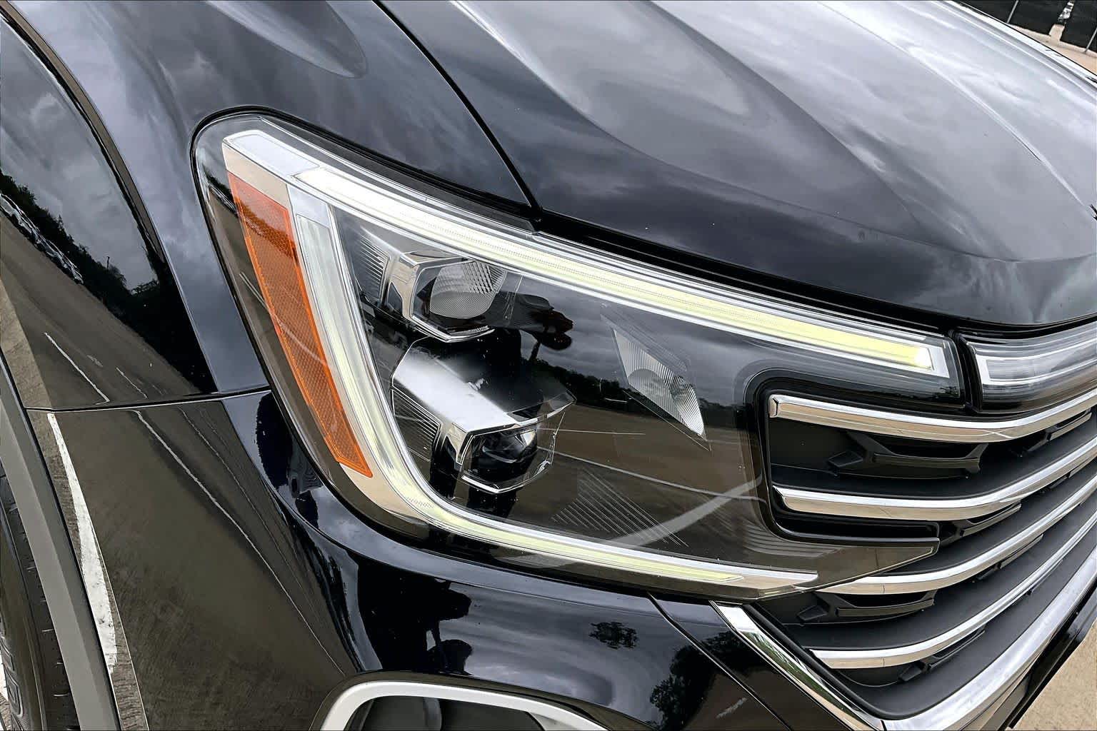 2024 Volkswagen Atlas 2.0T SE Deep Black Pearl at AutoNation Chrysler Jeep Dodge Ram Spring