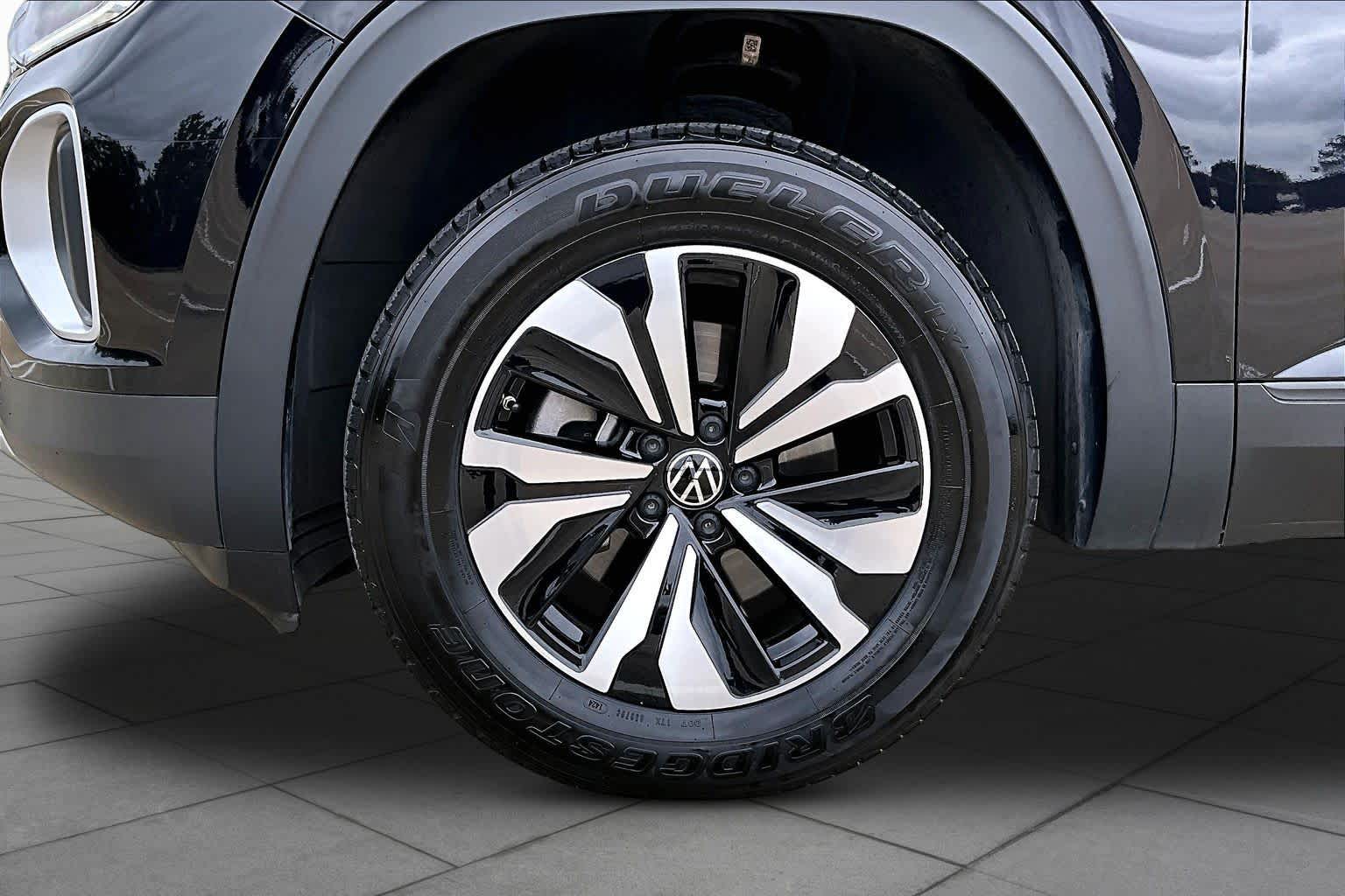2024 Volkswagen Atlas 2.0T SE Deep Black Pearl at AutoNation Chrysler Jeep Dodge Ram Spring