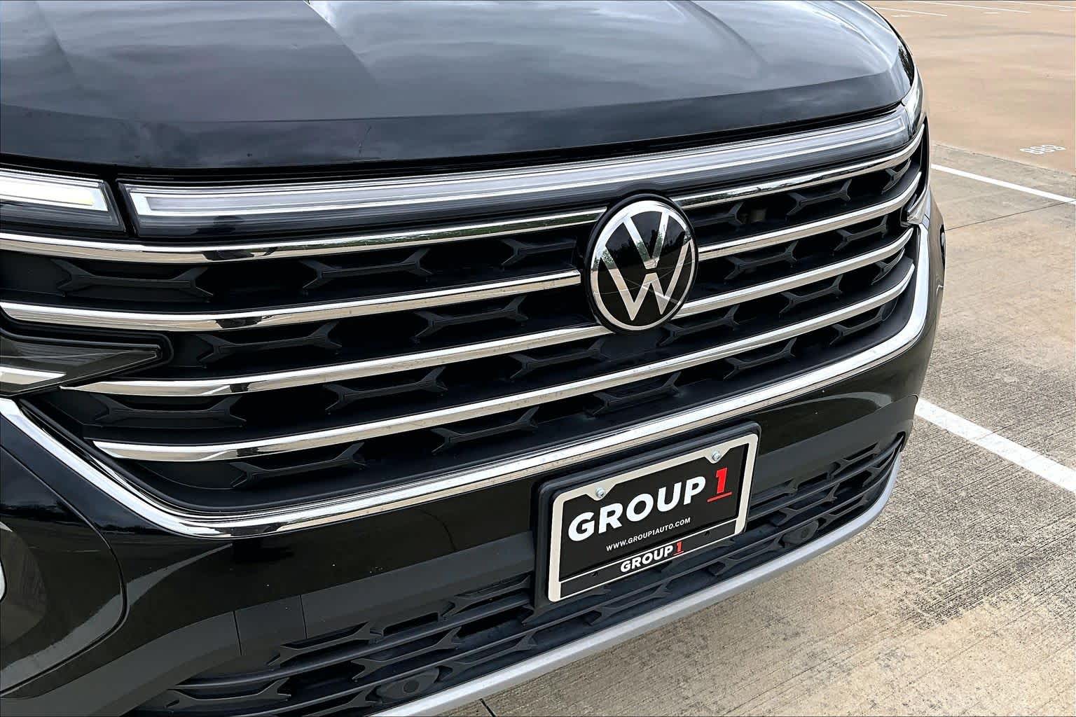 2024 Volkswagen Atlas 2.0T SE Deep Black Pearl at AutoNation Chrysler Jeep Dodge Ram Spring