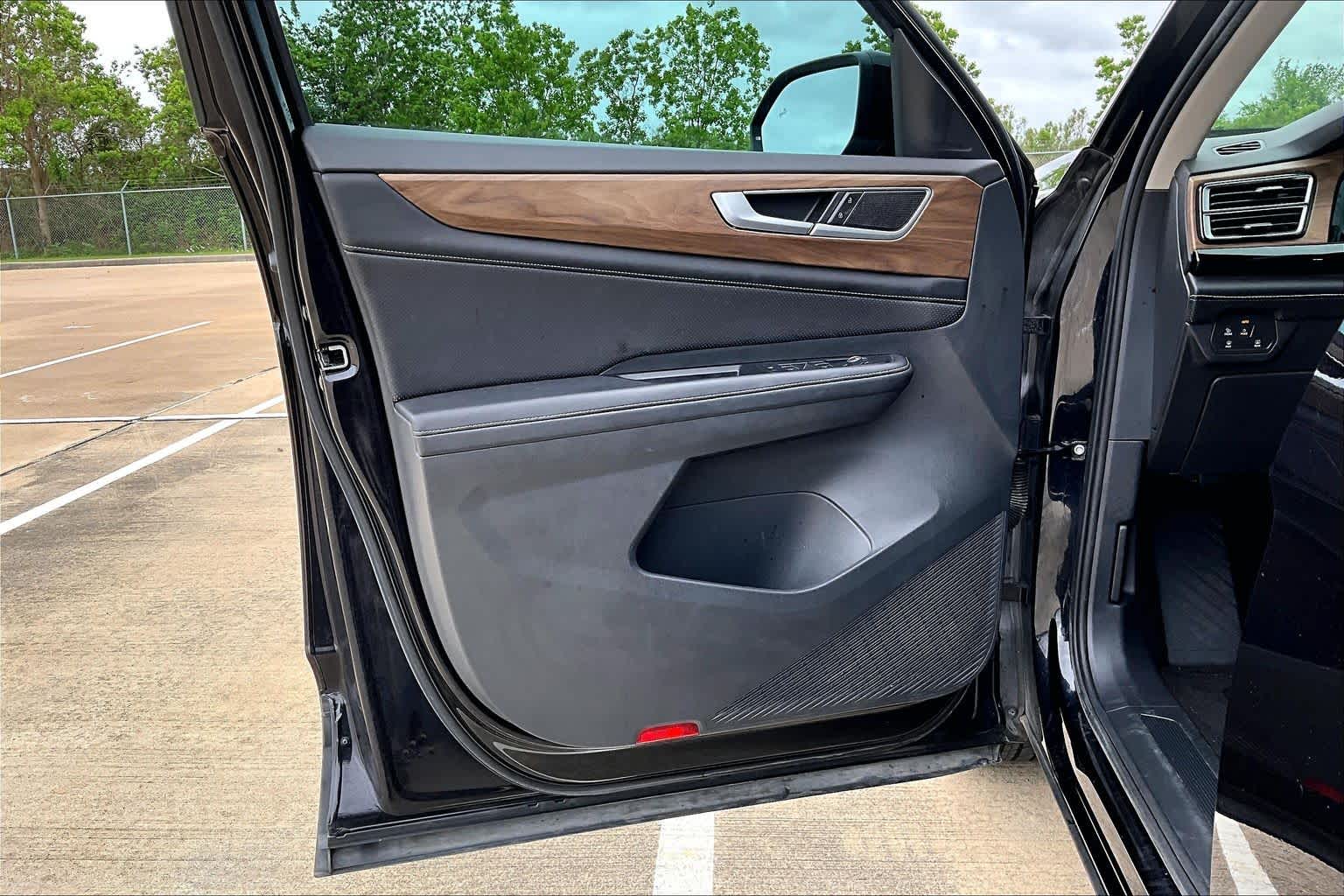 2024 Volkswagen Atlas 2.0T SE Deep Black Pearl at AutoNation Chrysler Jeep Dodge Ram Spring
