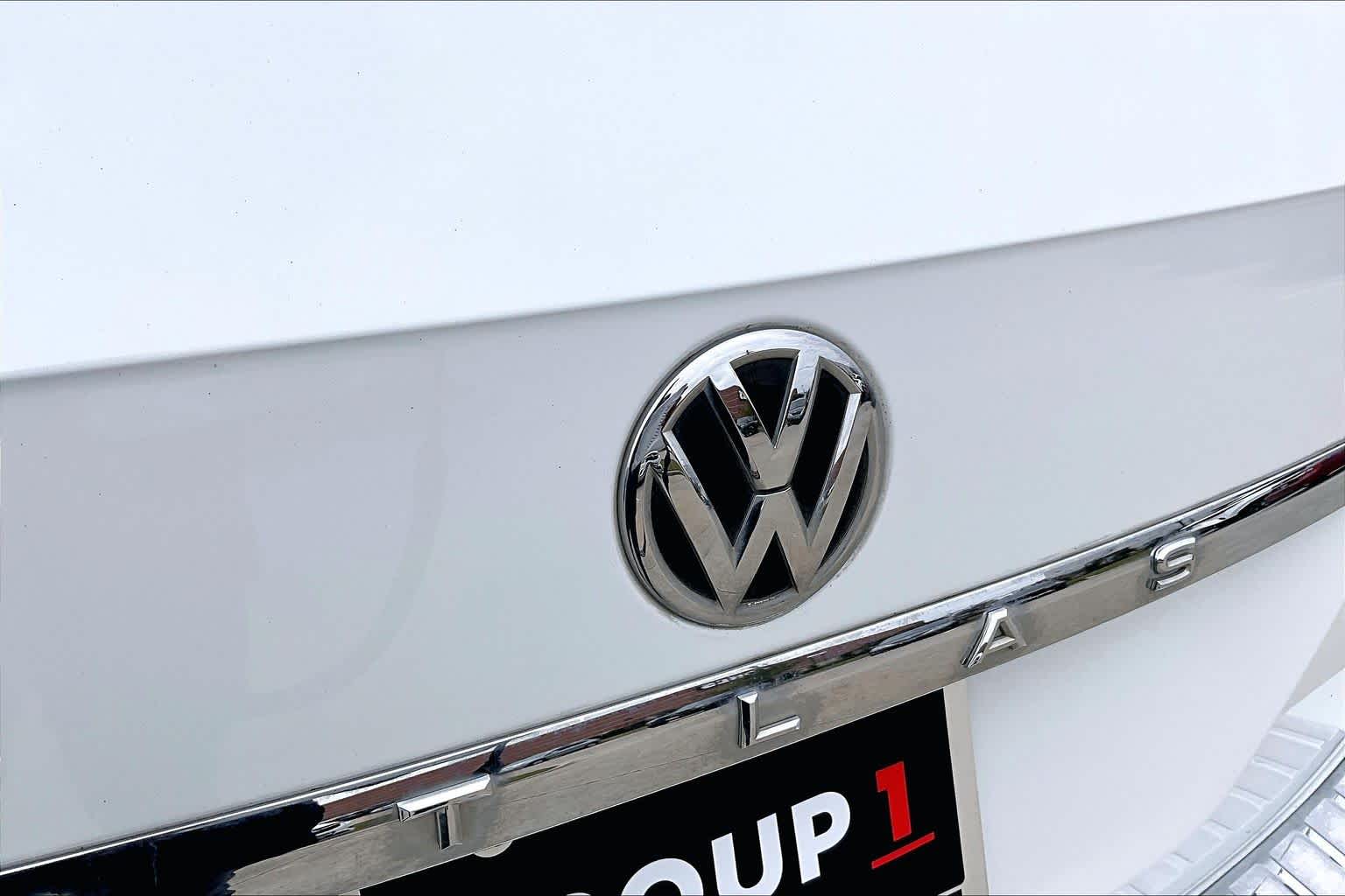 2019 Volkswagen Atlas 3.6L V6 SEL Pure White at Mercedes-Benz of Houston North