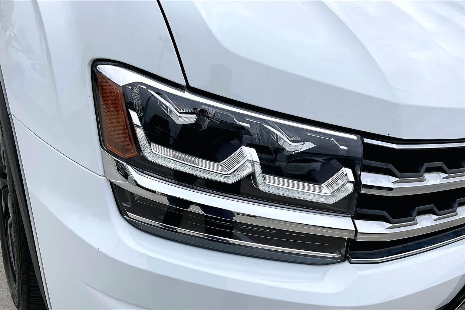 2019 Volkswagen Atlas 3.6L V6 SEL Pure White at Mercedes-Benz of Houston North