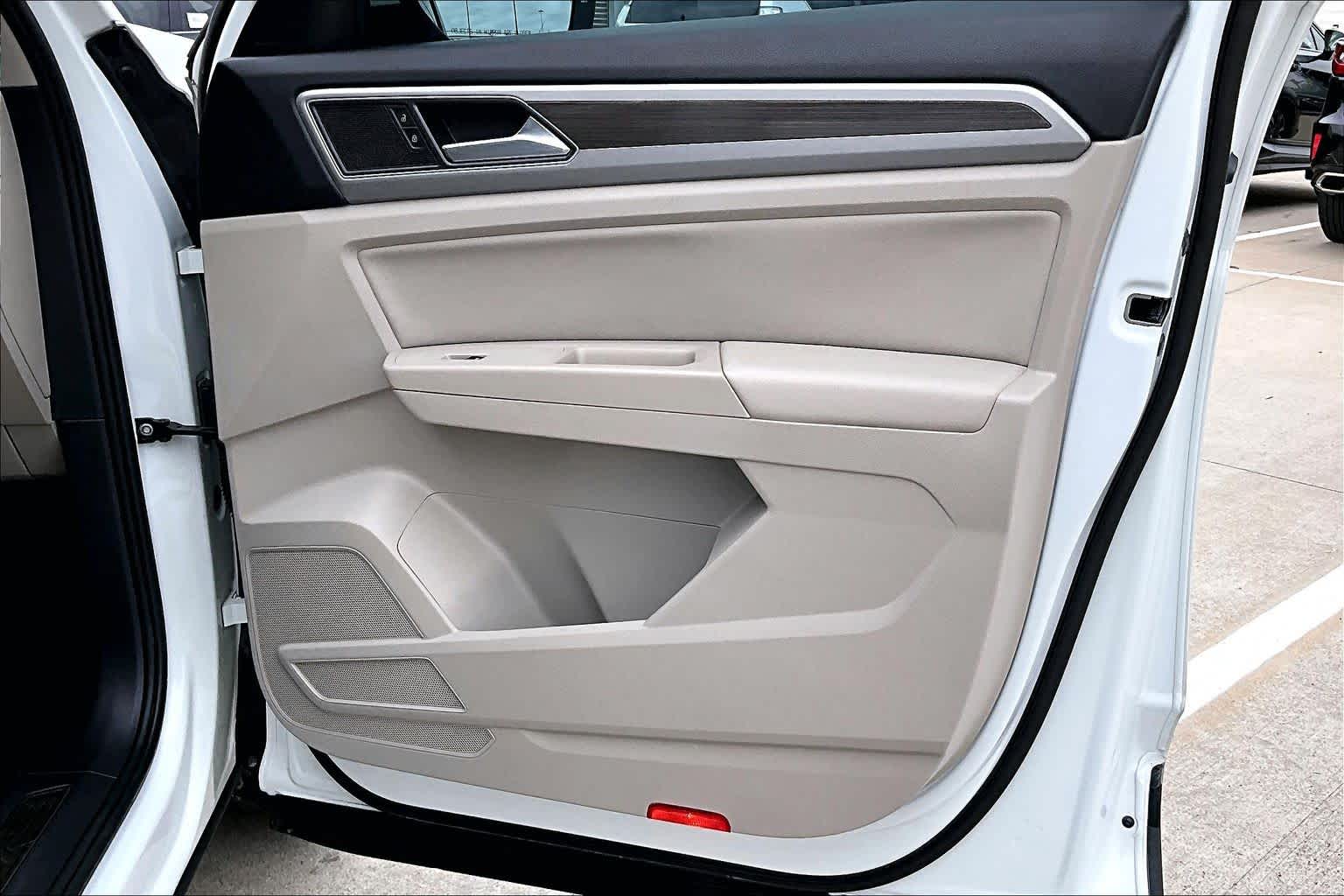 2019 Volkswagen Atlas 3.6L V6 SEL Pure White at Mercedes-Benz of Houston North