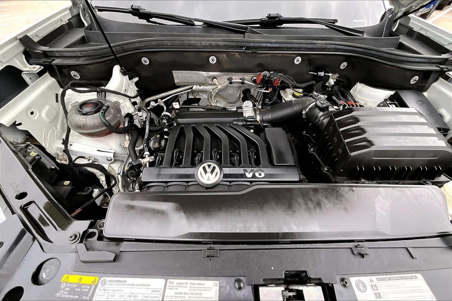 2019 Volkswagen Atlas 3.6L V6 SEL Pure White at Mercedes-Benz of Houston North