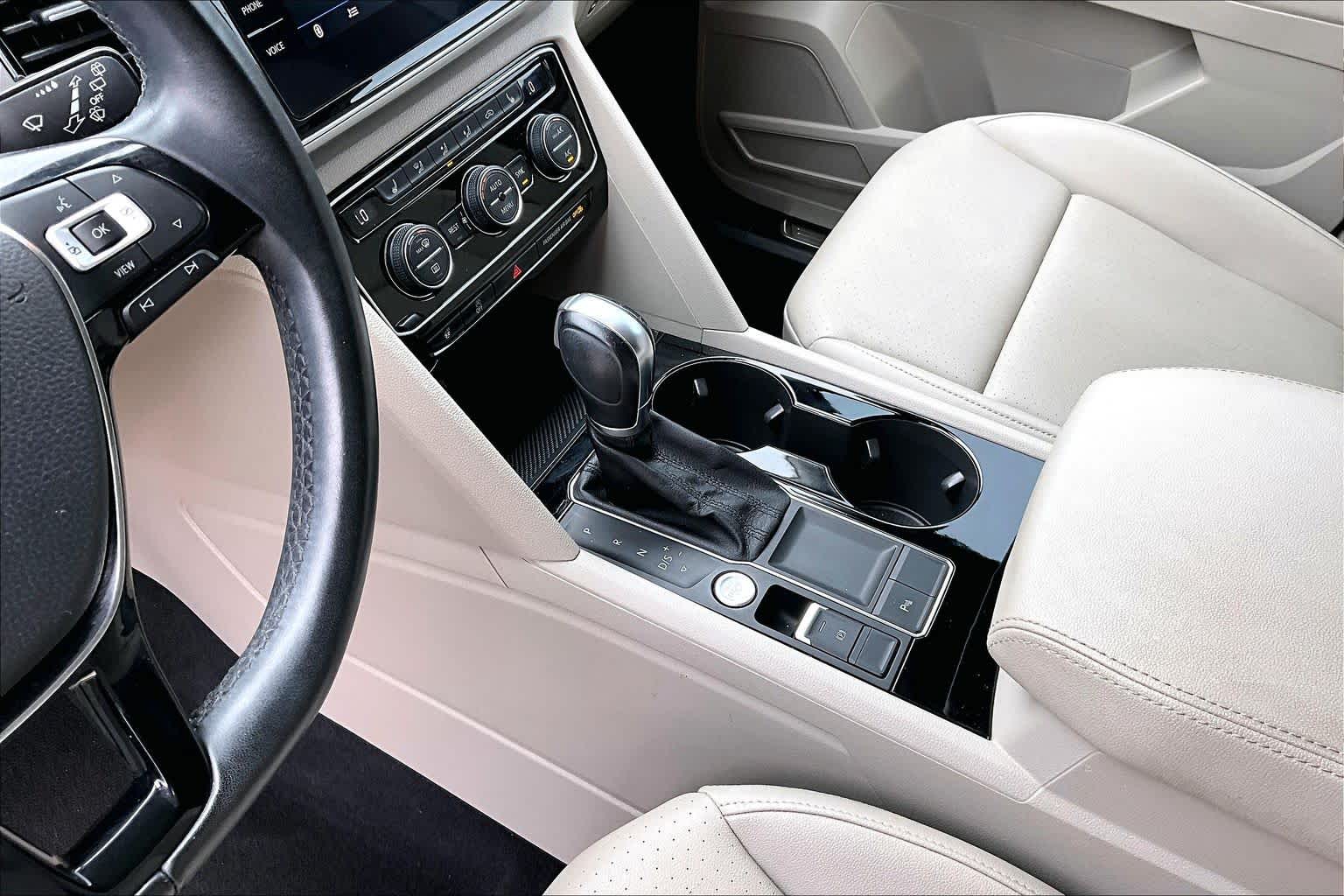 2019 Volkswagen Atlas 3.6L V6 SEL Pure White at Mercedes-Benz of Houston North