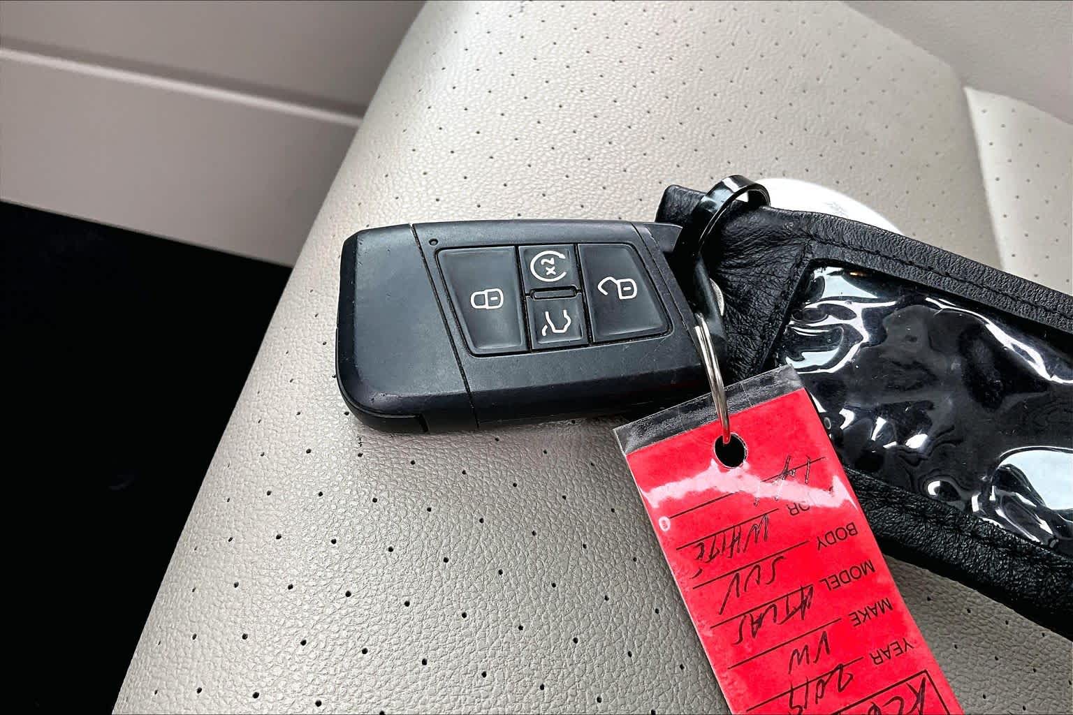 2019 Volkswagen Atlas 3.6L V6 SEL Pure White at Mercedes-Benz of Houston North