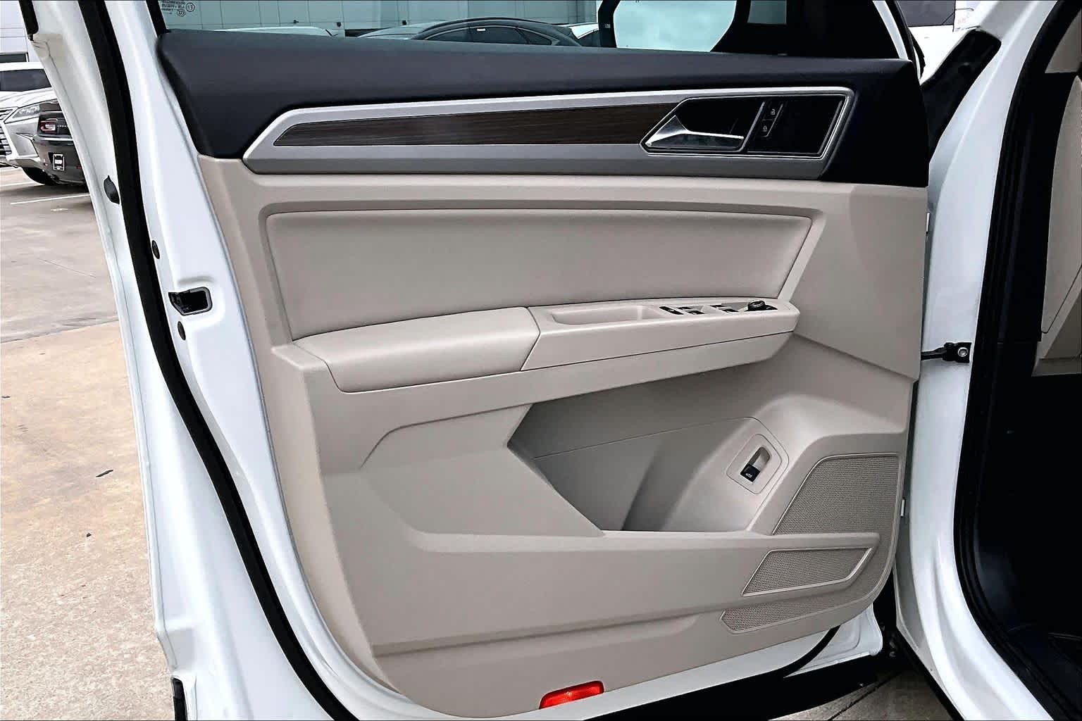 2019 Volkswagen Atlas 3.6L V6 SEL Pure White at Mercedes-Benz of Houston North