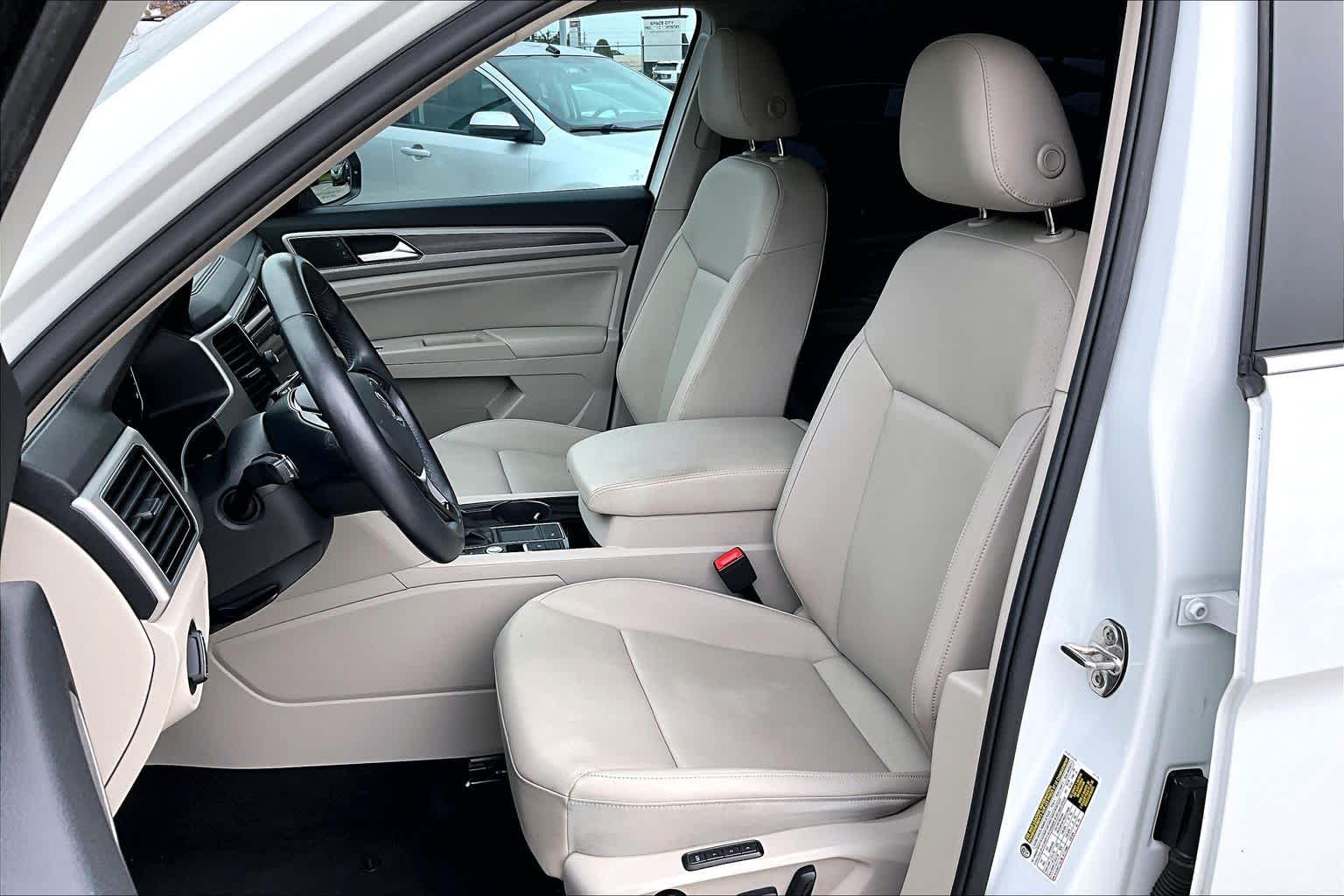 2019 Volkswagen Atlas 3.6L V6 SEL Pure White at Mercedes-Benz of Houston North