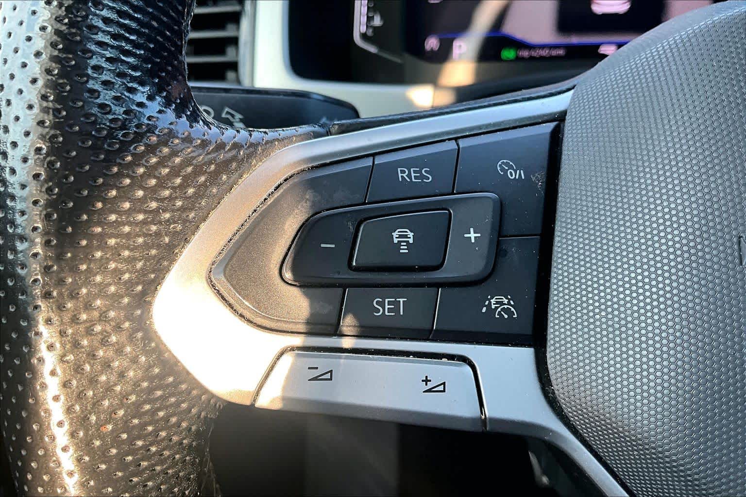 2021 Volkswagen Atlas Cross Sport photo 24 of 36
