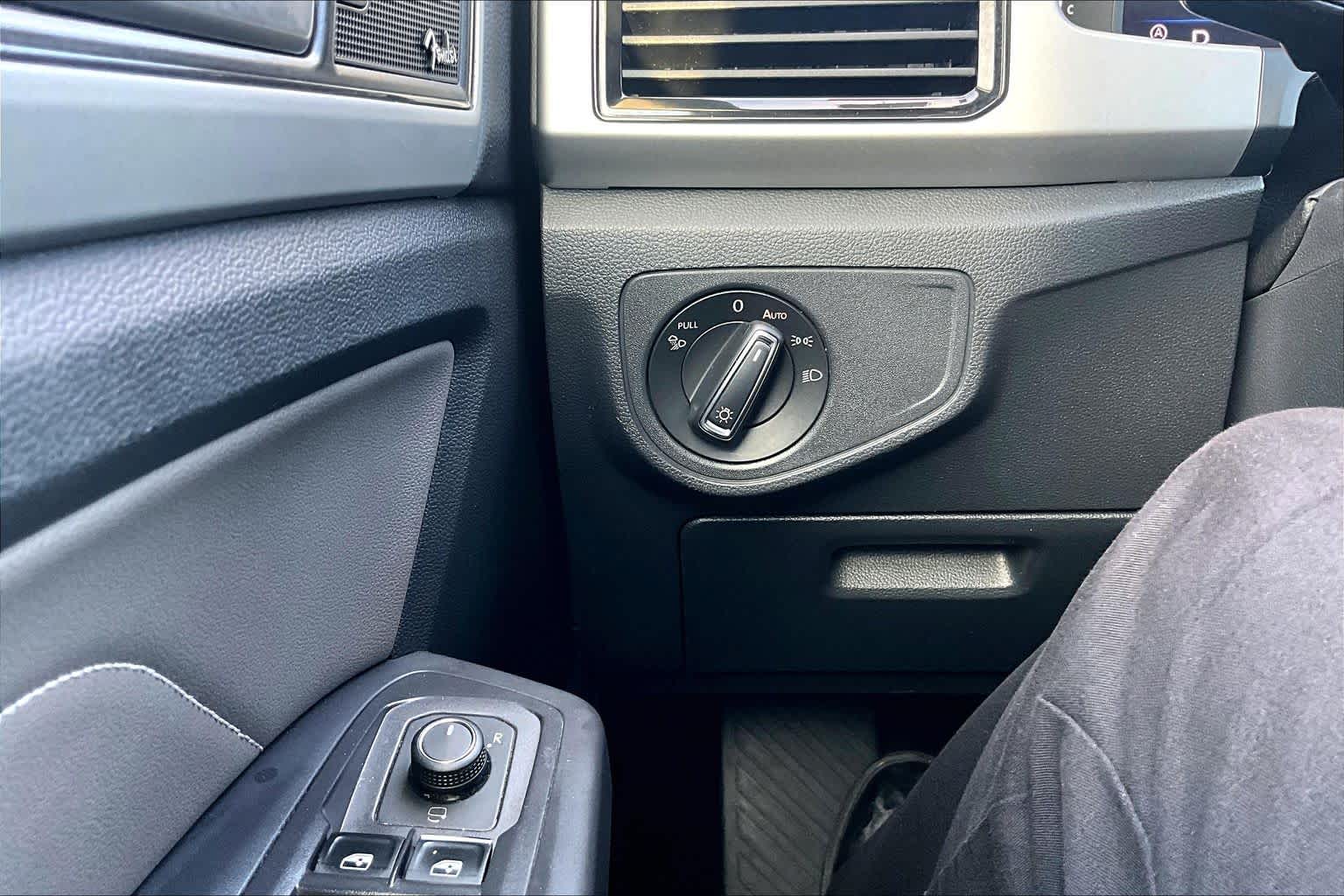 2021 Volkswagen Atlas Cross Sport photo 35 of 36