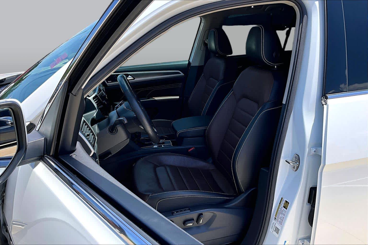 2023 Volkswagen Atlas 3.6L V6 SEL Premium R-Line Opal White Pearl at Beck & Masten Kia