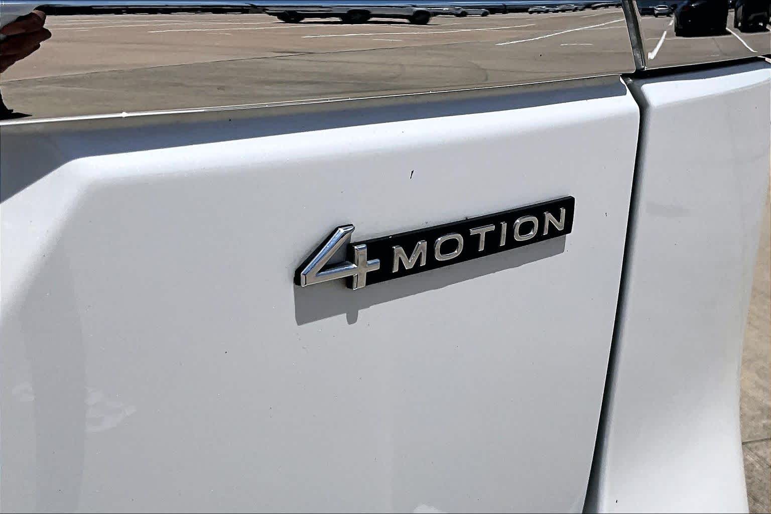 2023 Volkswagen Atlas 3.6L V6 SEL Premium R-Line Opal White Pearl at Beck & Masten Kia
