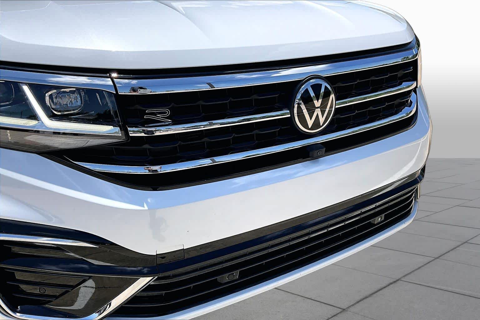 2023 Volkswagen Atlas 3.6L V6 SEL Premium R-Line Opal White Pearl at Beck & Masten Kia