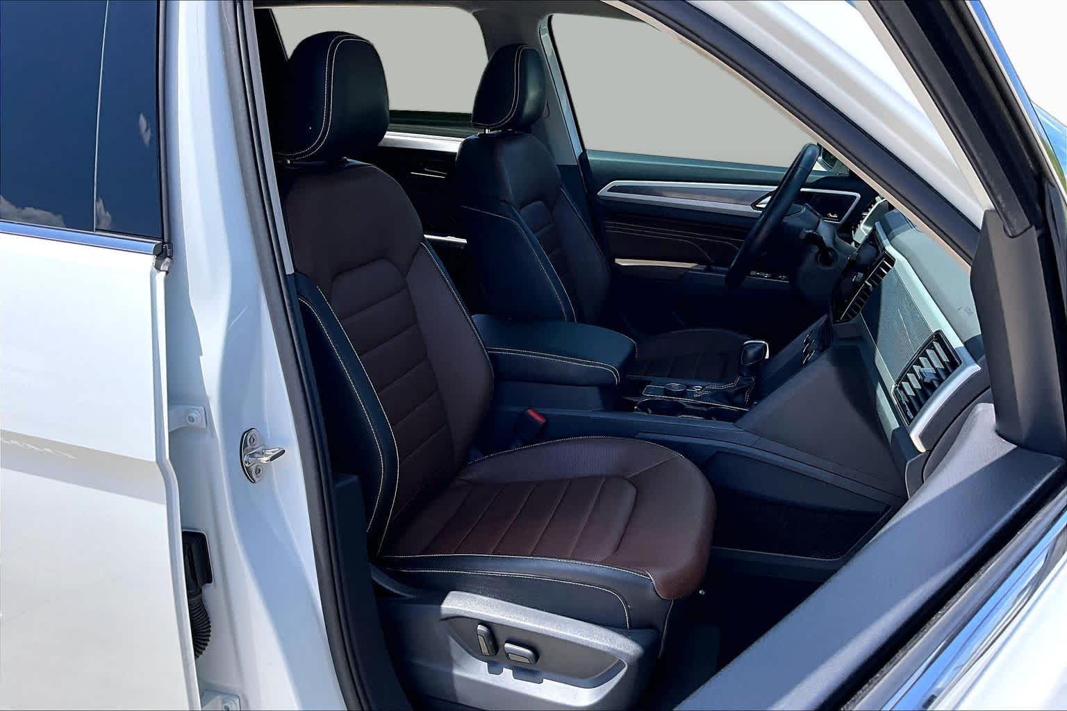 2023 Volkswagen Atlas 3.6L V6 SEL Premium R-Line Opal White Pearl at Beck & Masten Kia