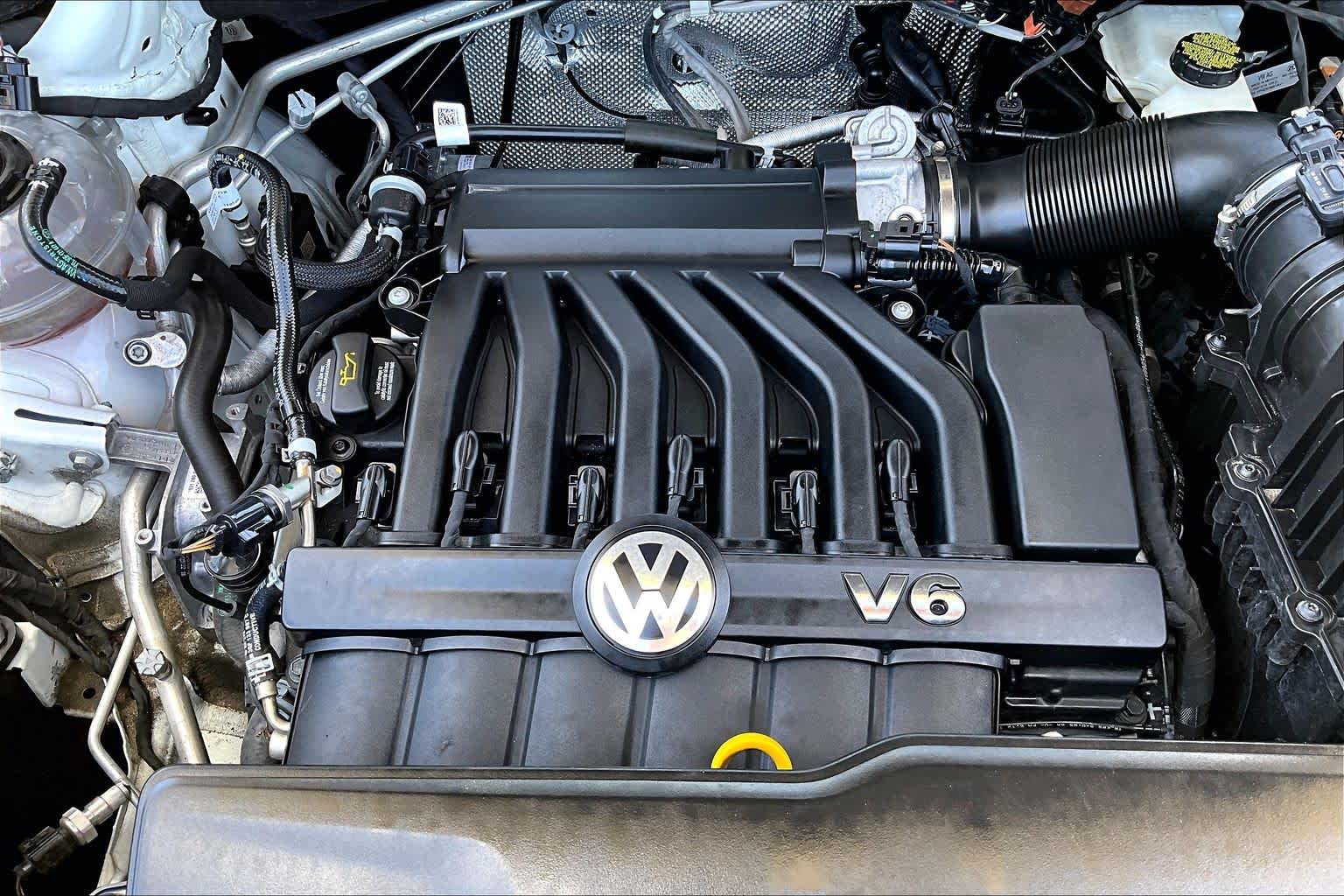 2023 Volkswagen Atlas 3.6L V6 SEL Premium R-Line Opal White Pearl at Beck & Masten Kia