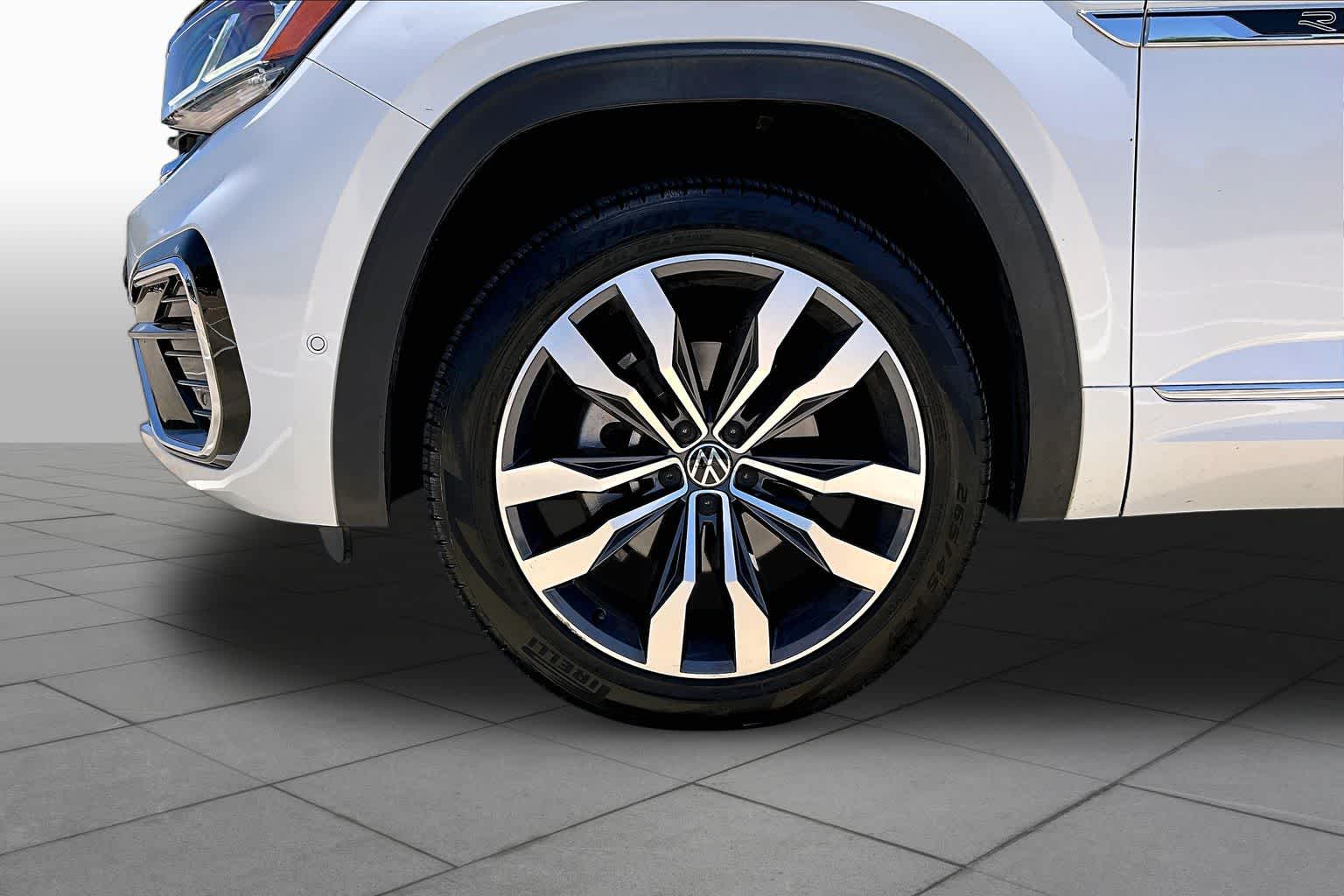 2023 Volkswagen Atlas 3.6L V6 SEL Premium R-Line Opal White Pearl at Group 1 GMC Buick South