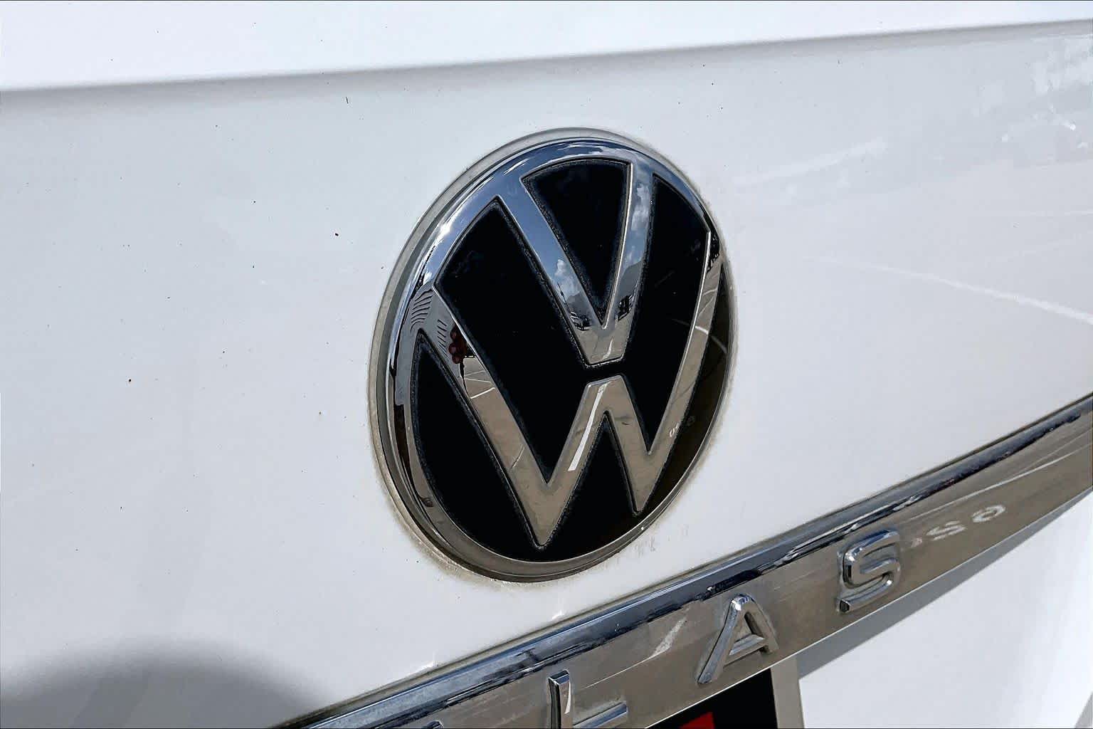 2020 Volkswagen Atlas Cross Sport 3.6L V6 SEL Premium Pure White at AutoNation USA Katy