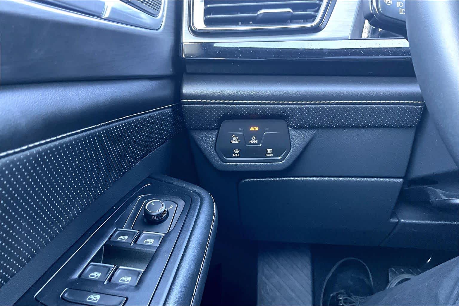 2024 Volkswagen Atlas Cross Sport photo 35 of 36