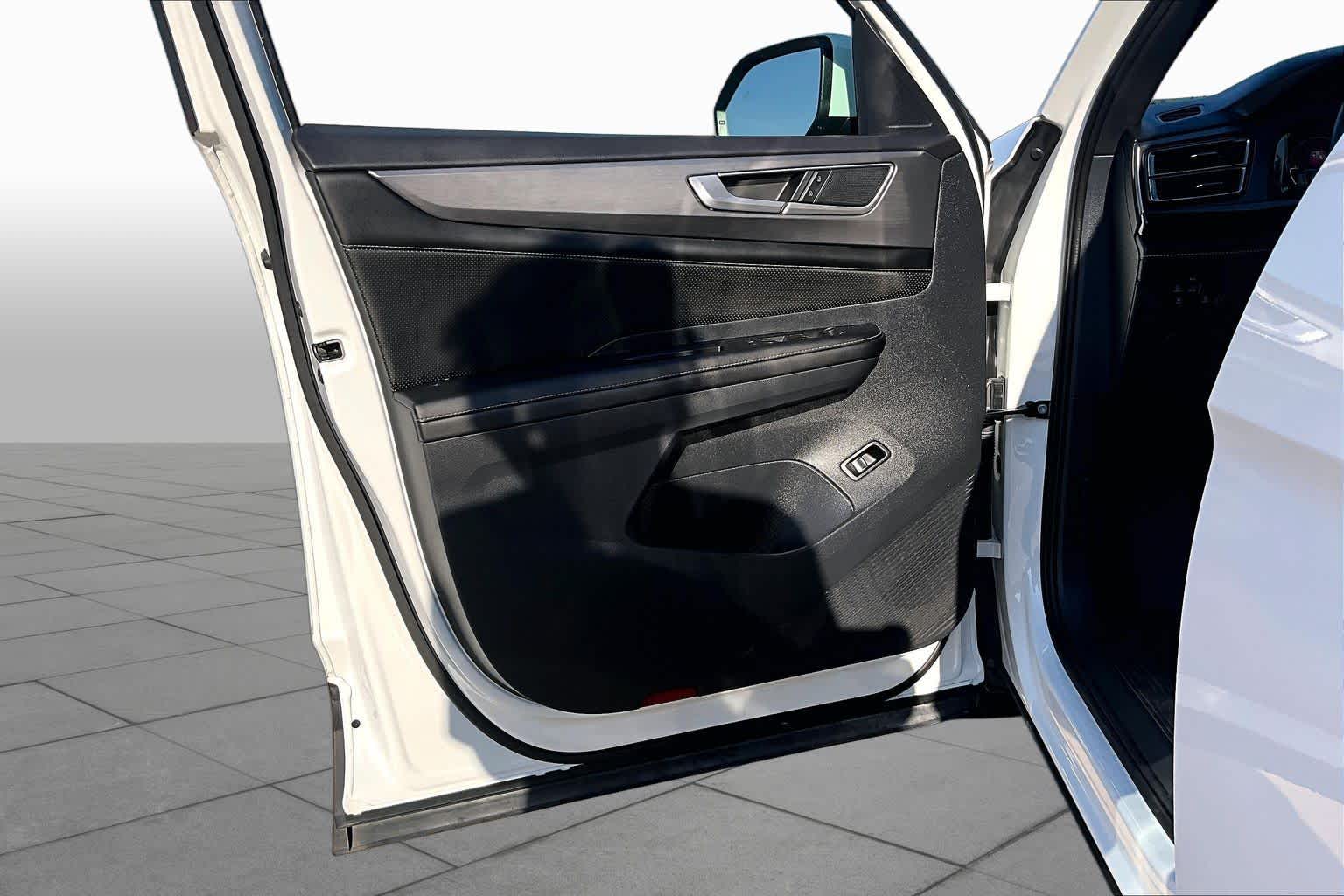 2024 Volkswagen Atlas Cross Sport photo 21 of 36