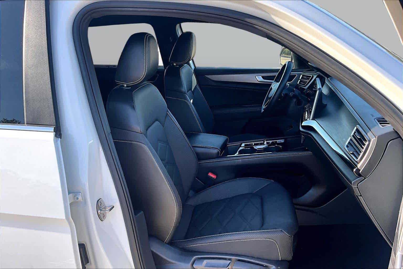 2024 Volkswagen Atlas Cross Sport photo 9 of 36