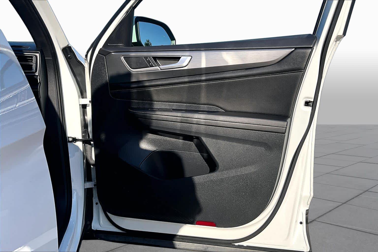 2024 Volkswagen Atlas Cross Sport photo 22 of 36