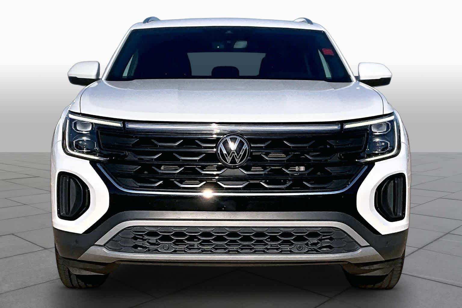 2024 Volkswagen Atlas Cross Sport photo 4 of 36