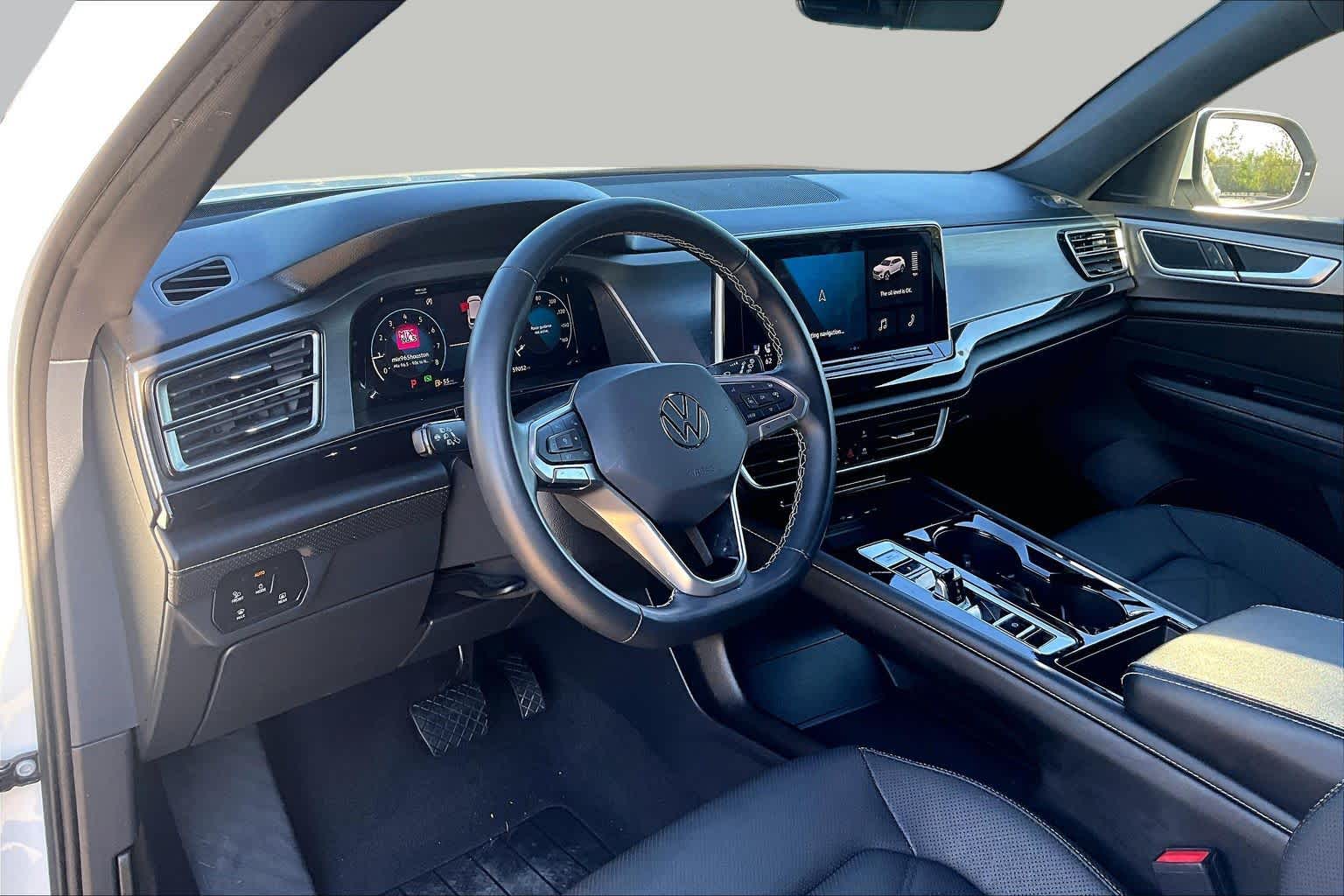 2024 Volkswagen Atlas Cross Sport photo 17 of 36