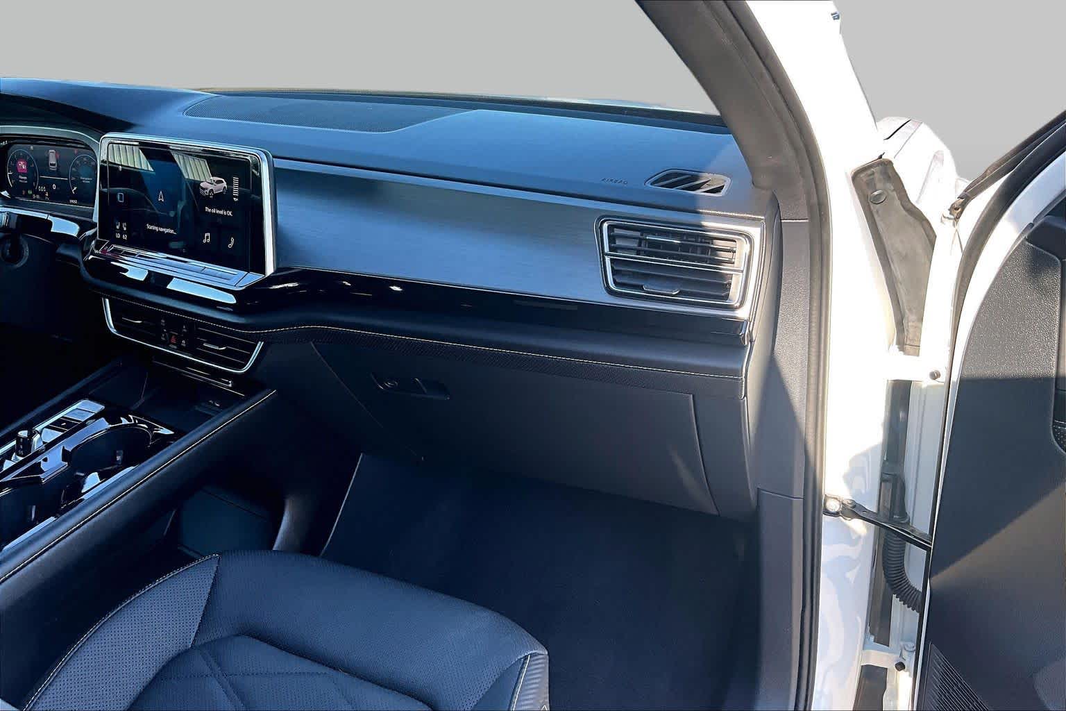 2024 Volkswagen Atlas Cross Sport photo 18 of 36