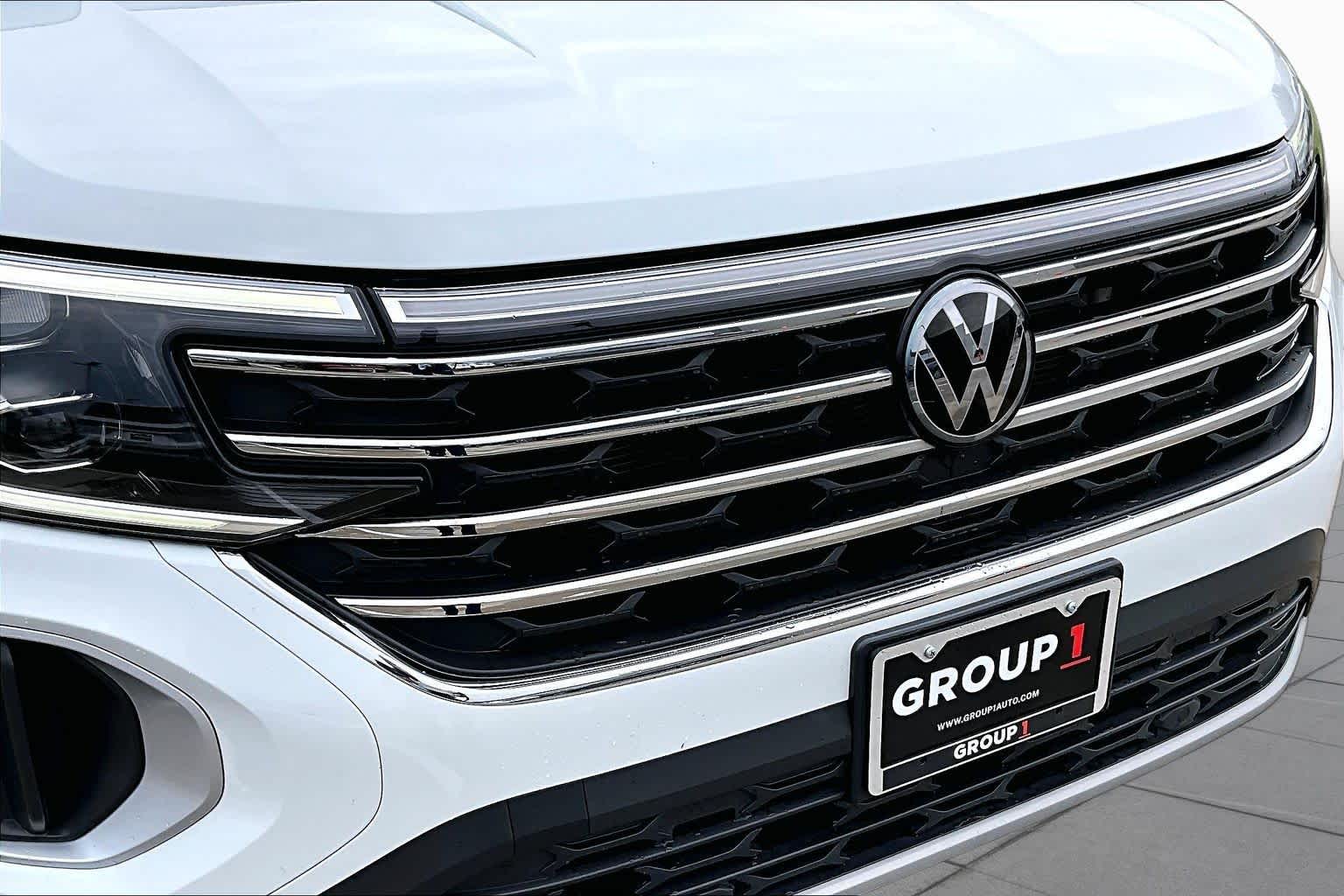 2024 Volkswagen Atlas 2.0T SE w/Technology Pure White at AutoNation USA Katy