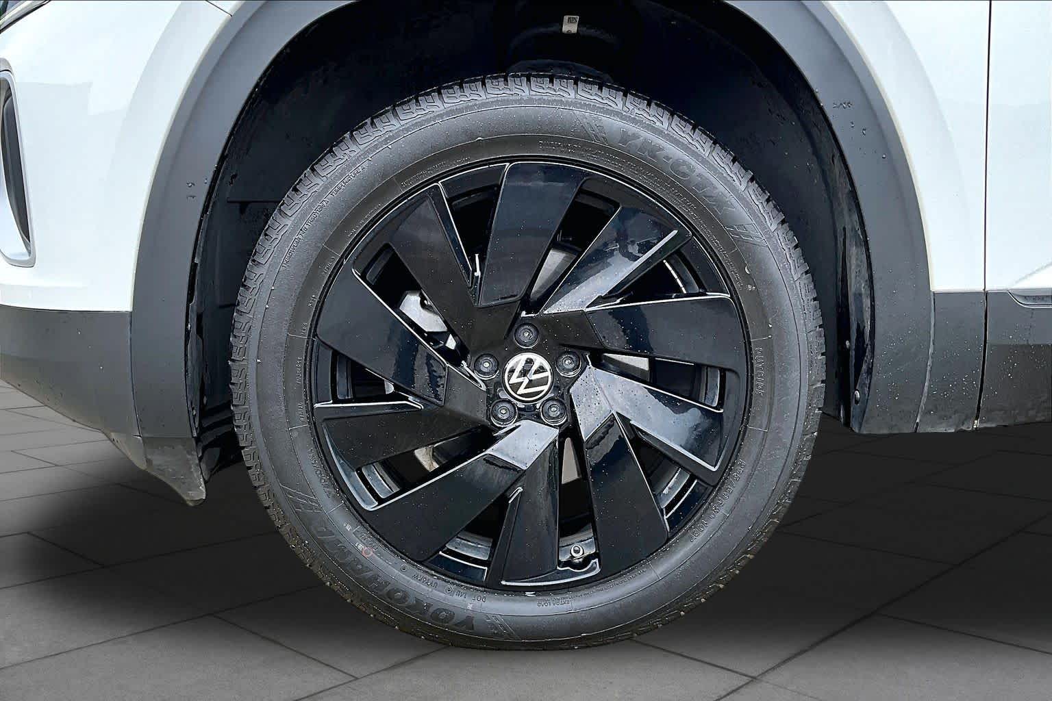 2024 Volkswagen Atlas 2.0T SE w/Technology Pure White at AutoNation USA Katy