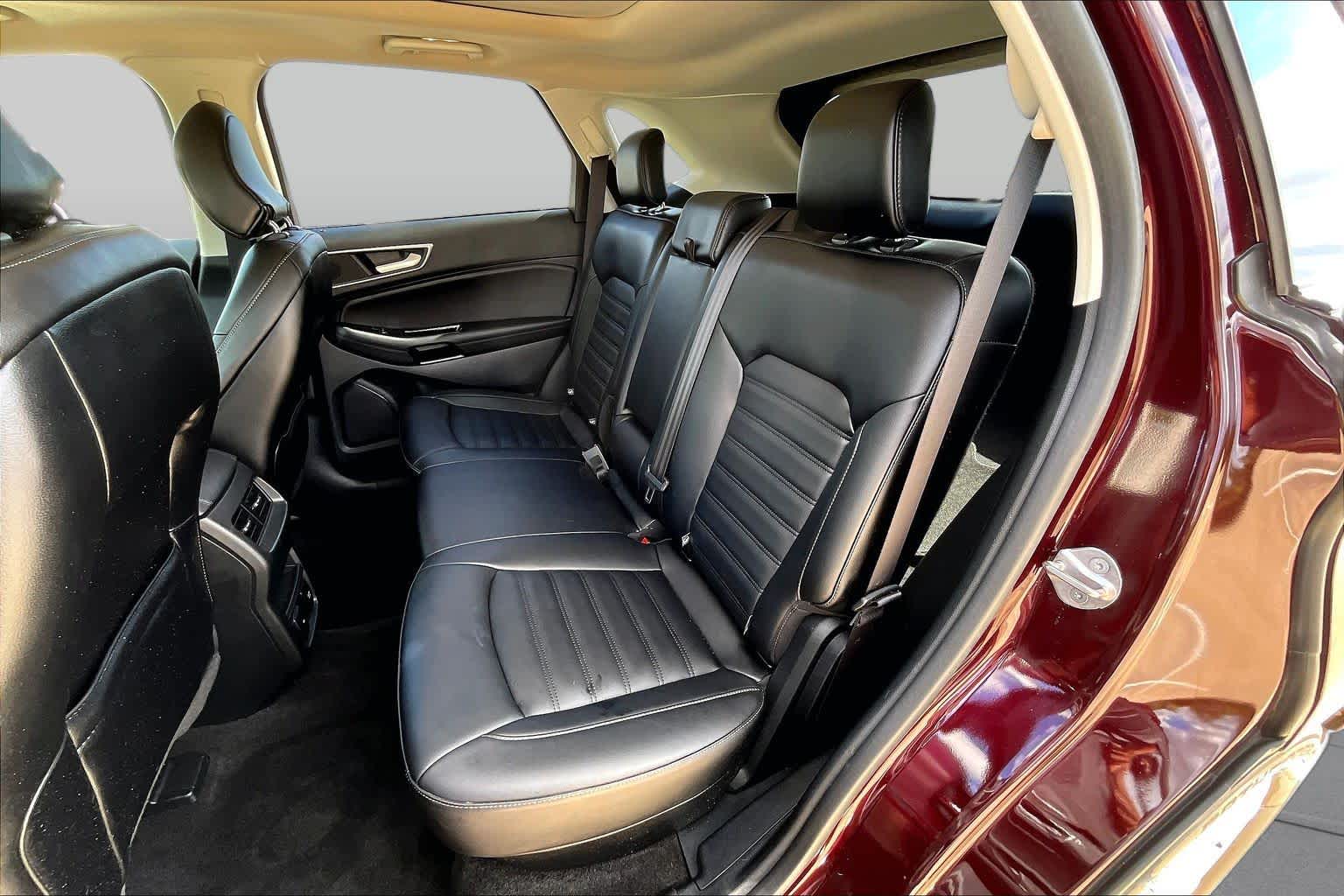 2019 Ford Edge photo 21 of 37