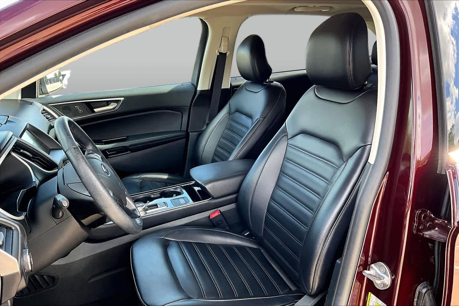 2019 Ford Edge photo 8 of 37