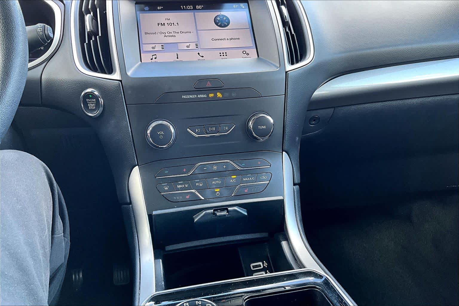2019 Ford Edge photo 34 of 37