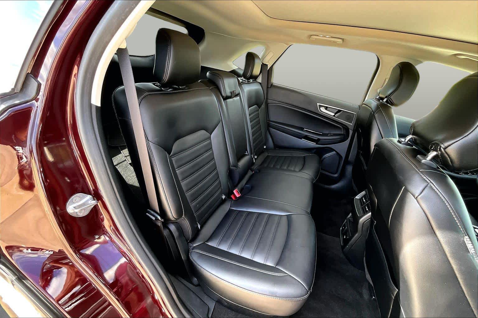 2019 Ford Edge photo 20 of 37