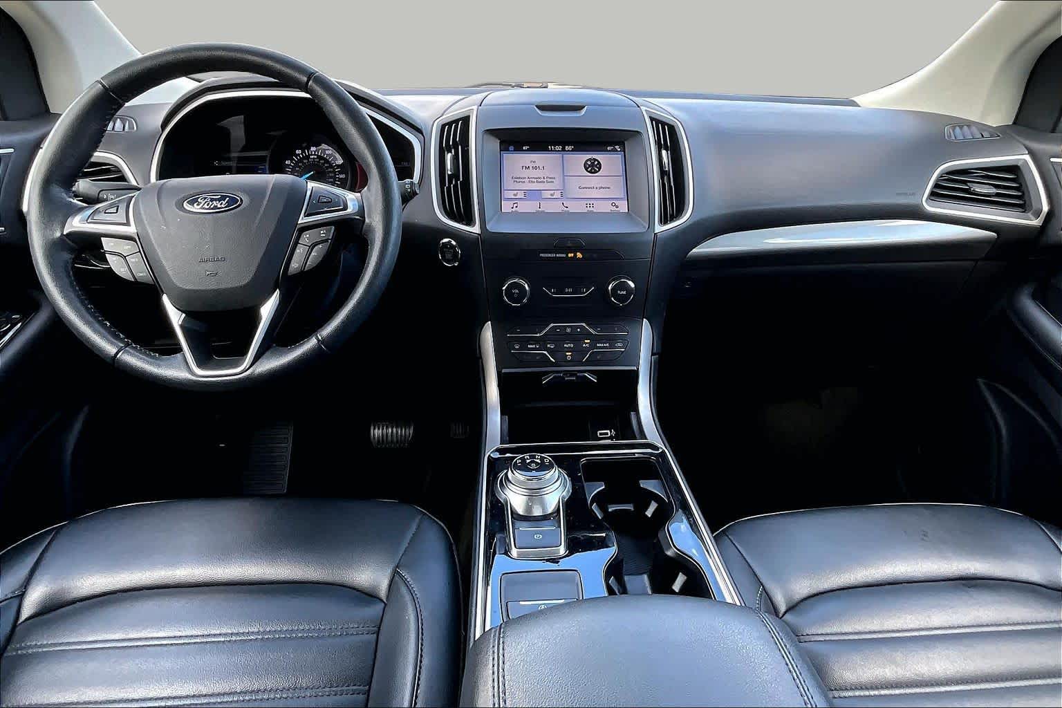 2019 Ford Edge photo 16 of 37