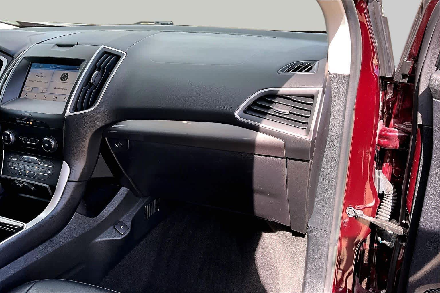2019 Ford Edge photo 19 of 37