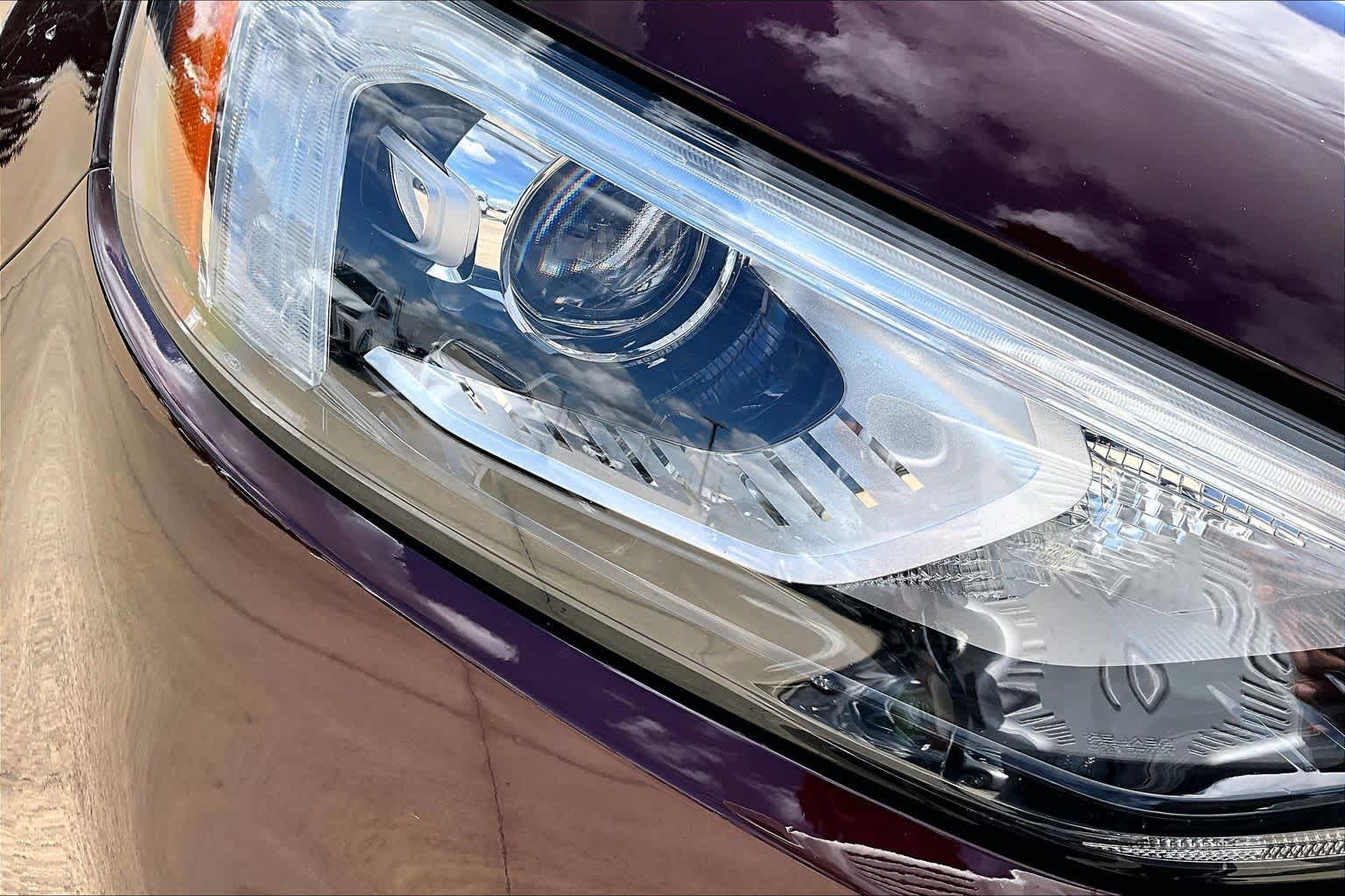 2019 Ford Edge photo 28 of 37