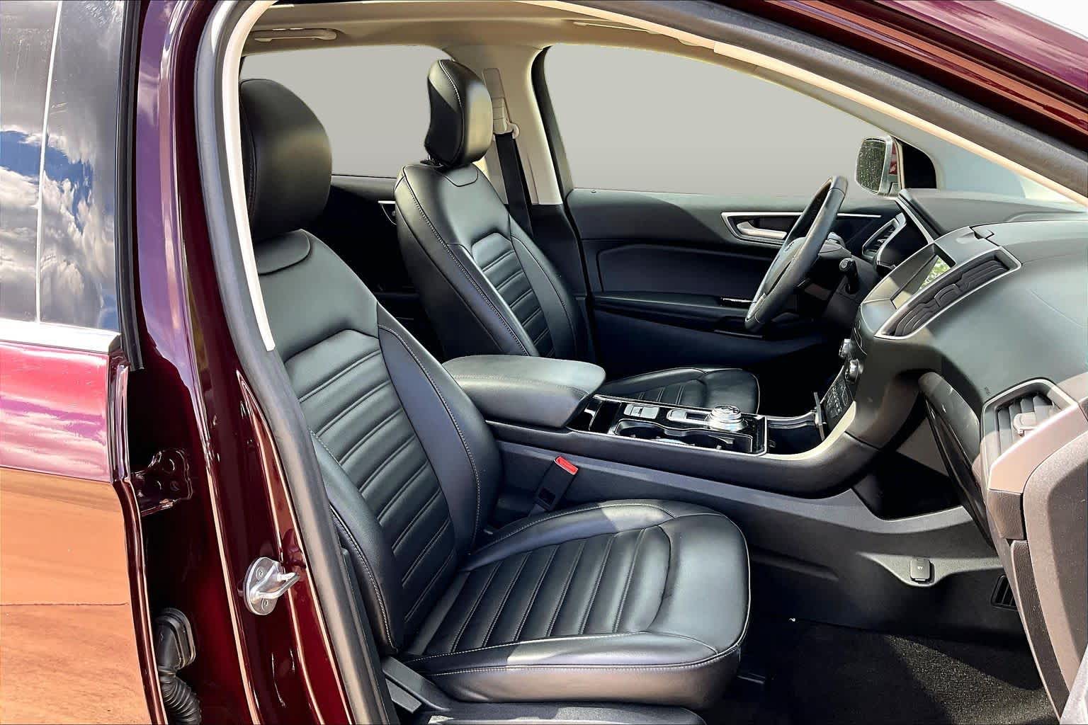 2019 Ford Edge photo 9 of 37