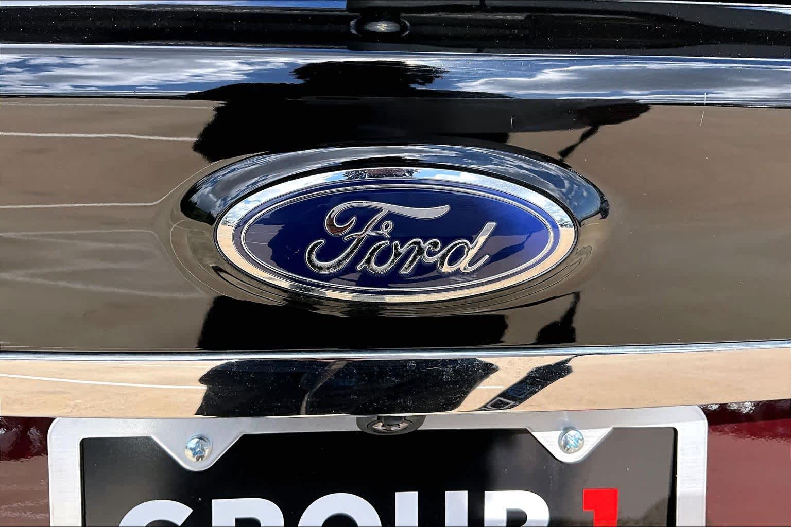 2019 Ford Edge photo 10 of 37