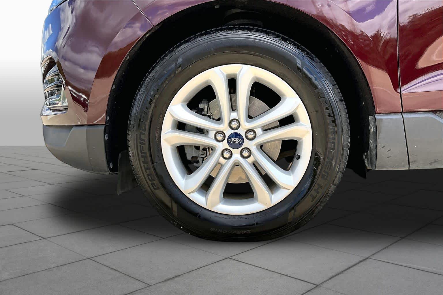 2019 Ford Edge photo 11 of 37
